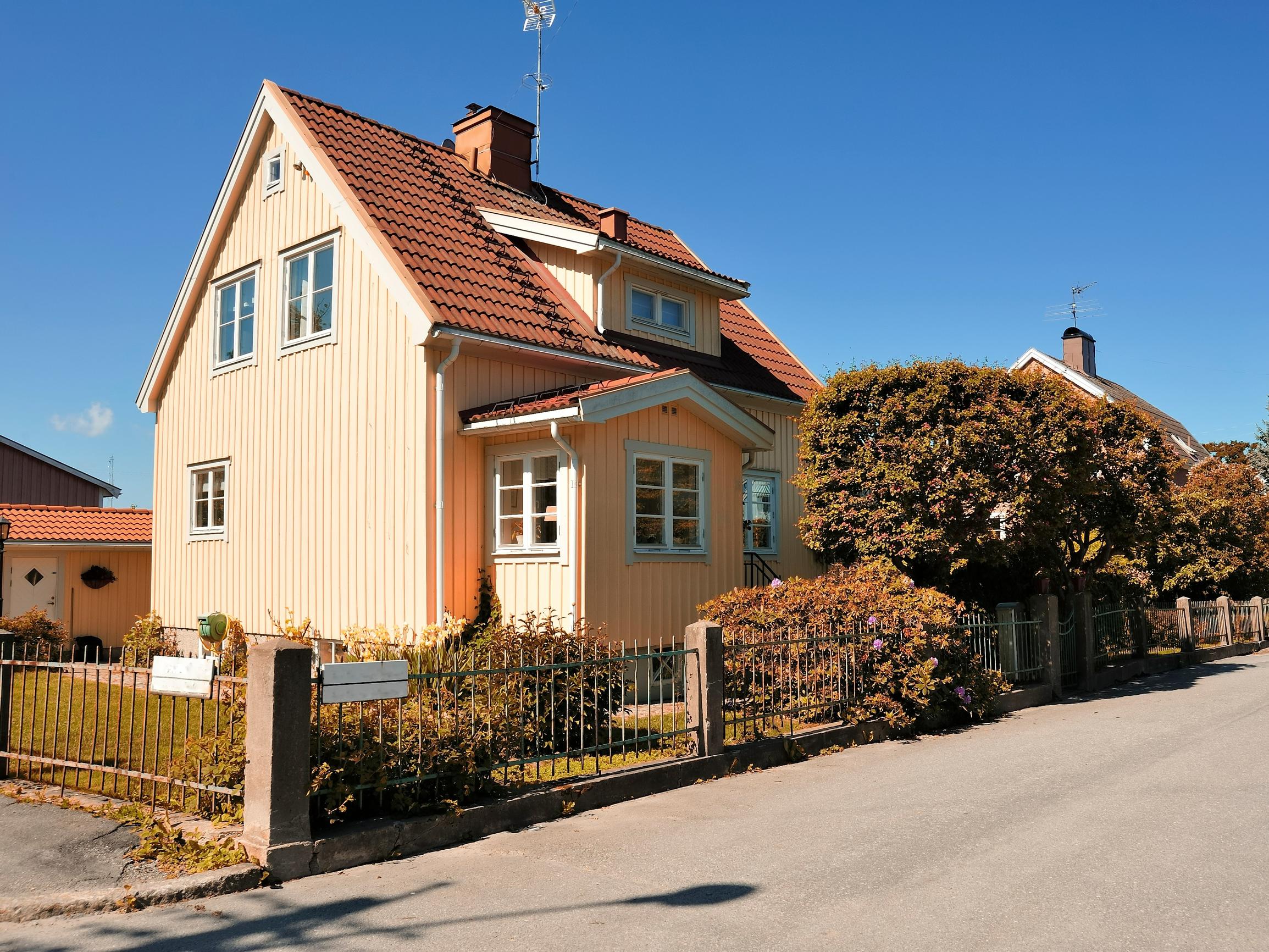 Harkitsetko öljylämmityksestä luopumista? Uusiutuva öljy ja hybridilämmitys ovat vaihtoehto pientalon kalliille energiaremontille