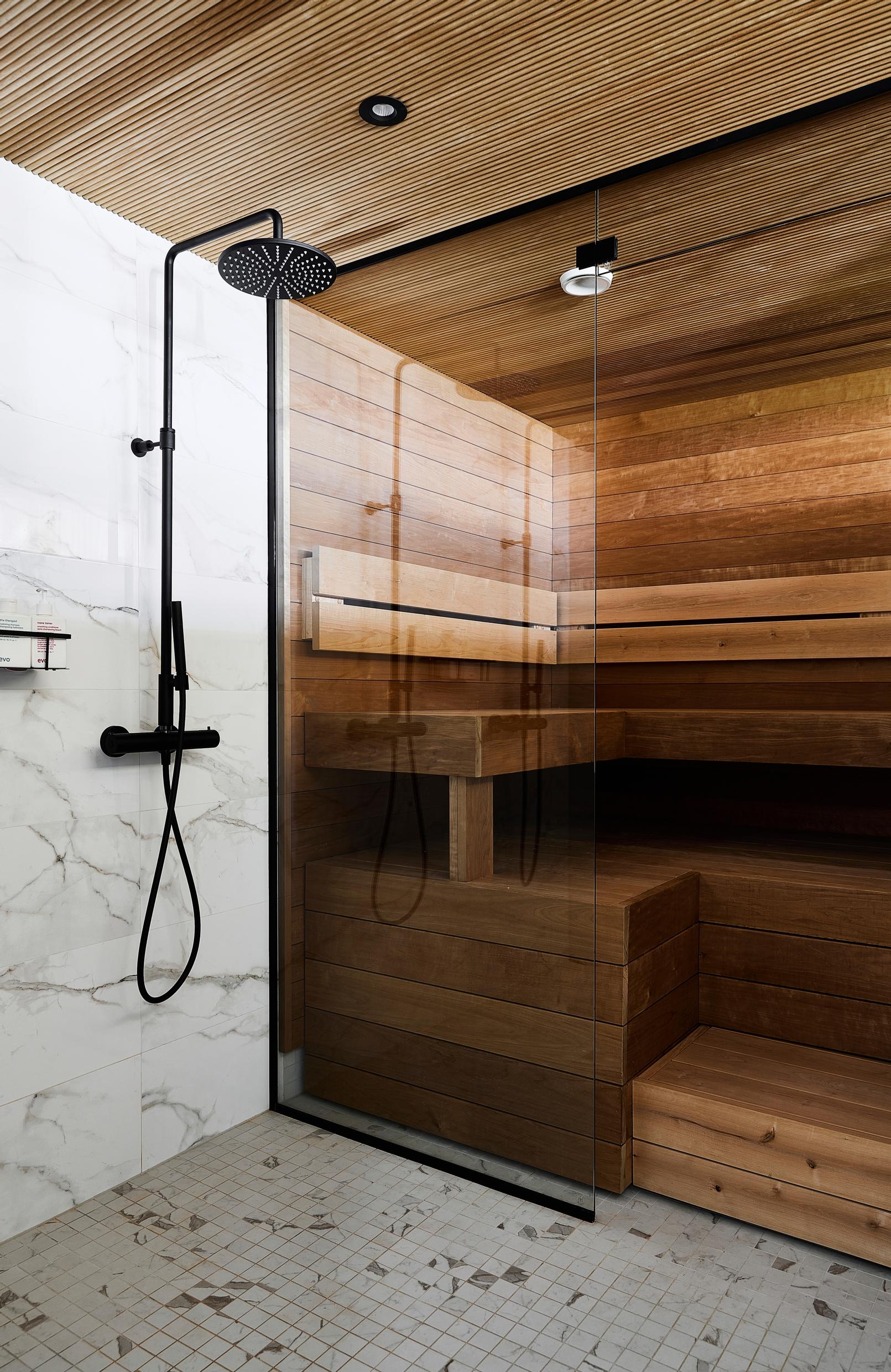 Sauna ja suihku.
