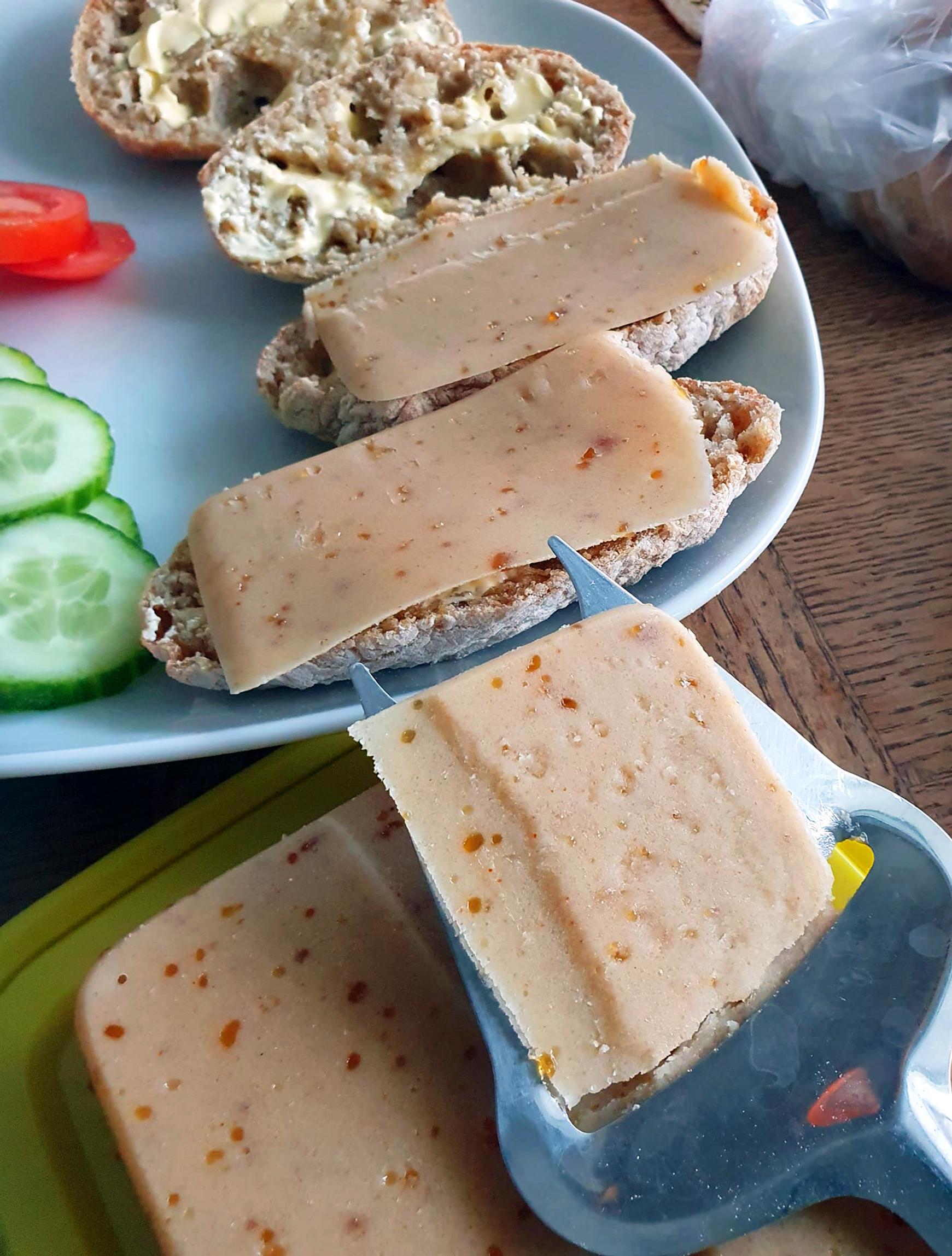 Jennin höylättävä vegejuusto