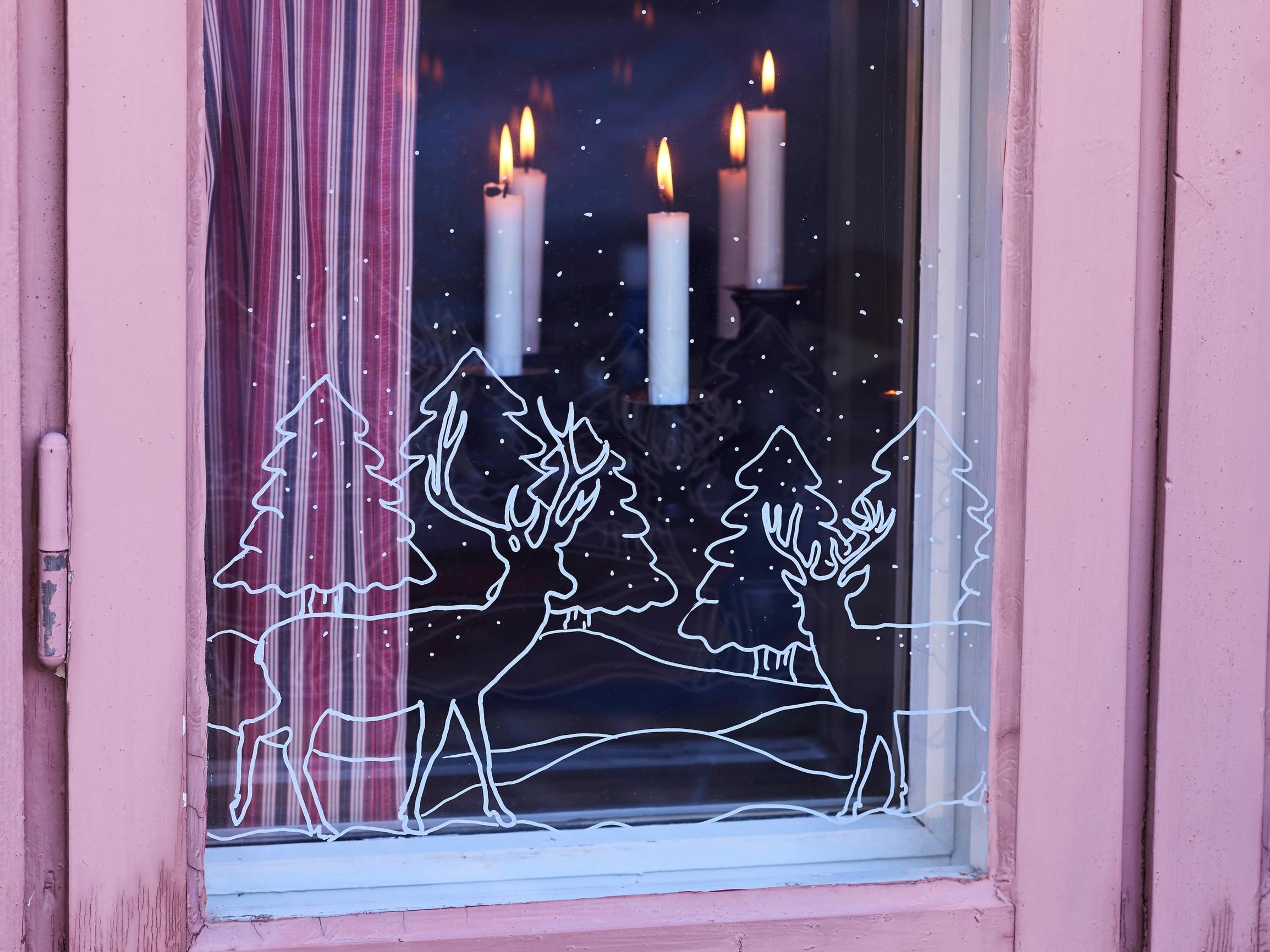 Loihdi satumaisema ikkunaan! Kauniit koristeet tuovat iloa pimeään vuodenaikaan – 4 ideaa