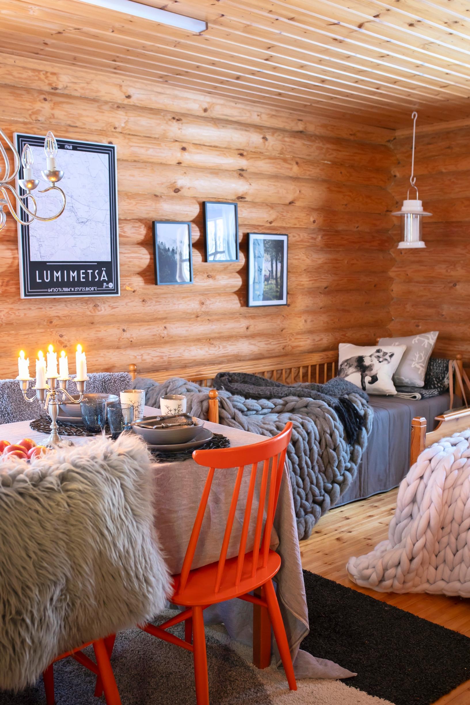 Mökin sisustus on tunnelmallinen