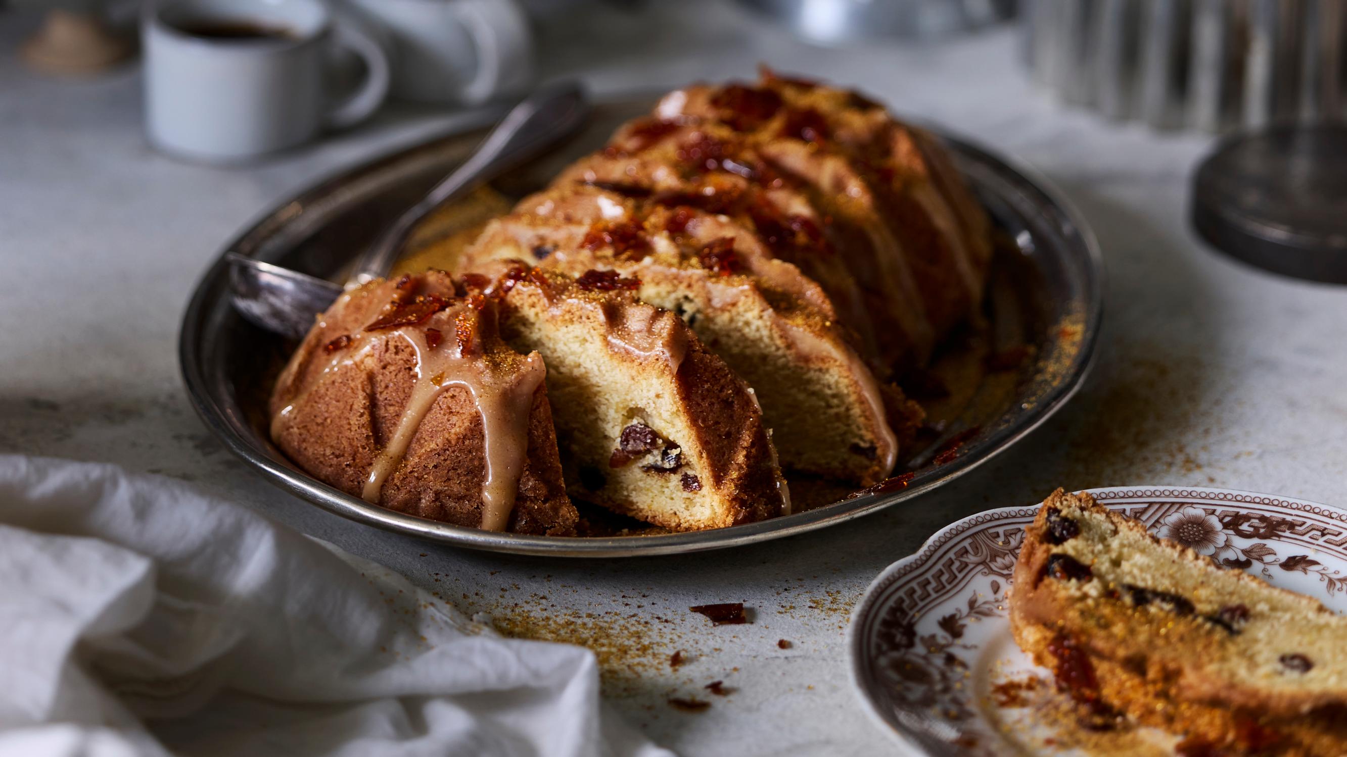 Rommirusinakakku – mehevä joulukakku saa makunsa rommissa liotetuista rusinoista