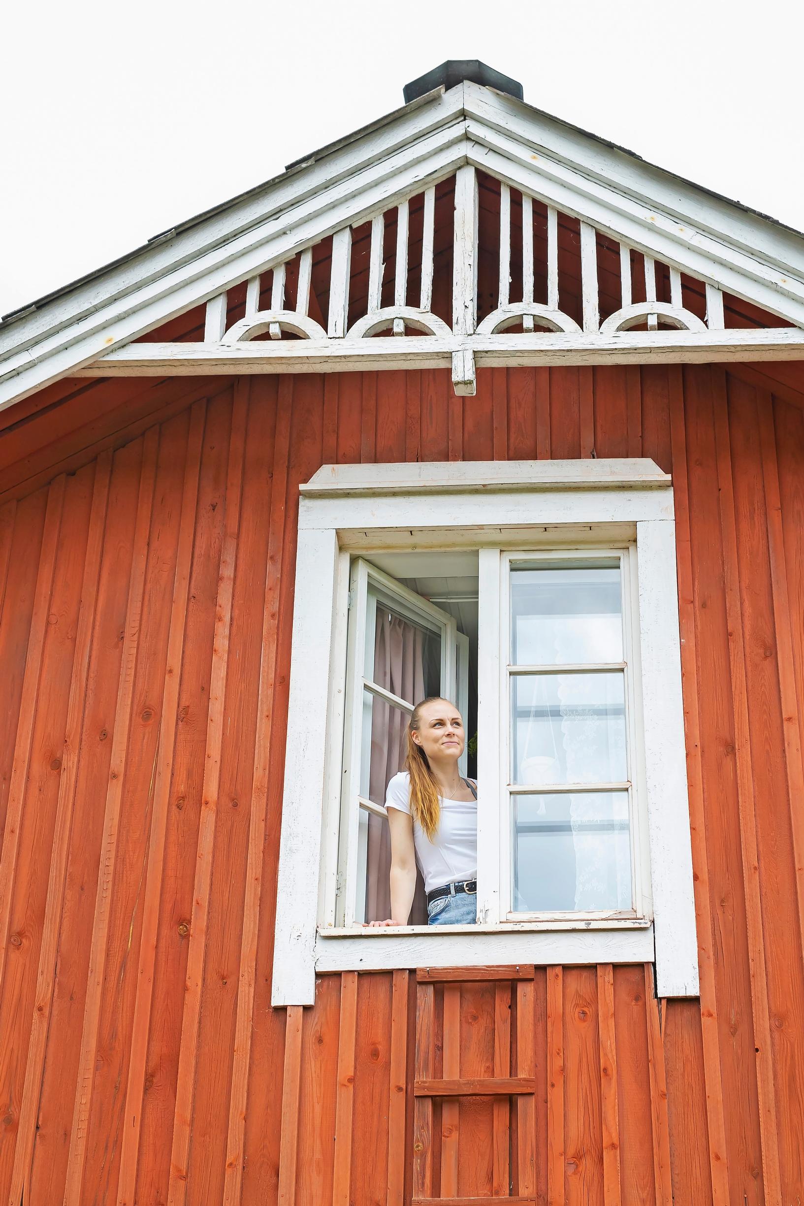 Maiju Rantanen ikkunassaan