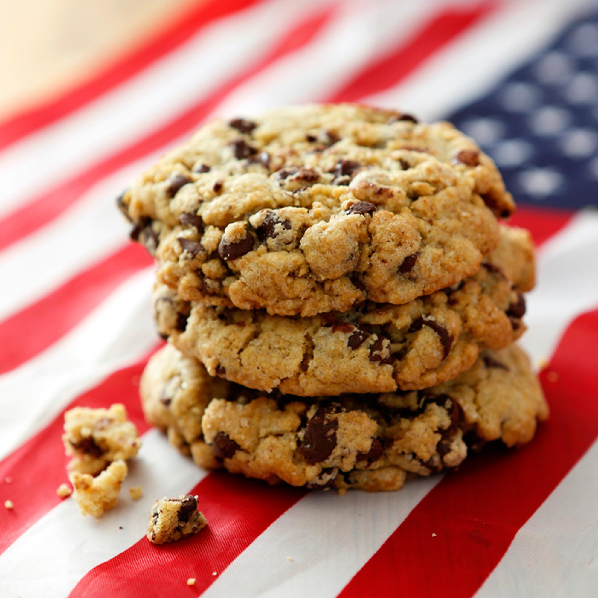 Chocolate Chip Cookies (Suklaahippupikkuleivät)