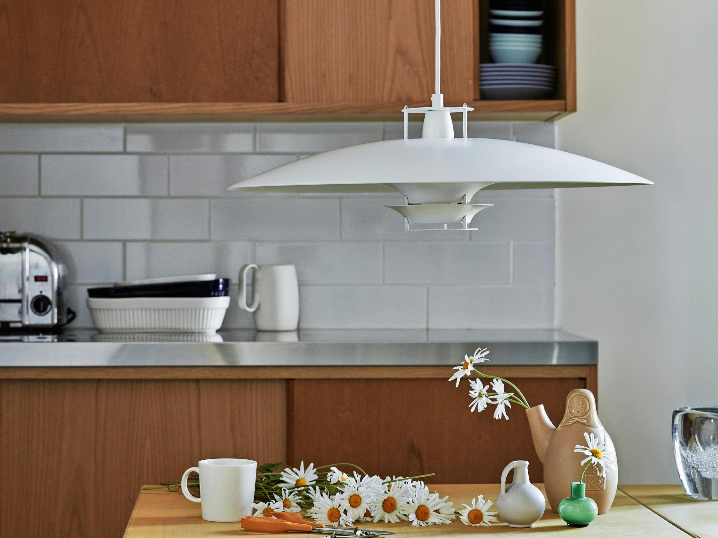 Kun yksi maailman tunnetuimmista valaisimista tuotti pettymyksen, suomalainen huippuarkkitehti suunnitteli itse sopivan – näin syntyi vähemmän tuttu klassikko