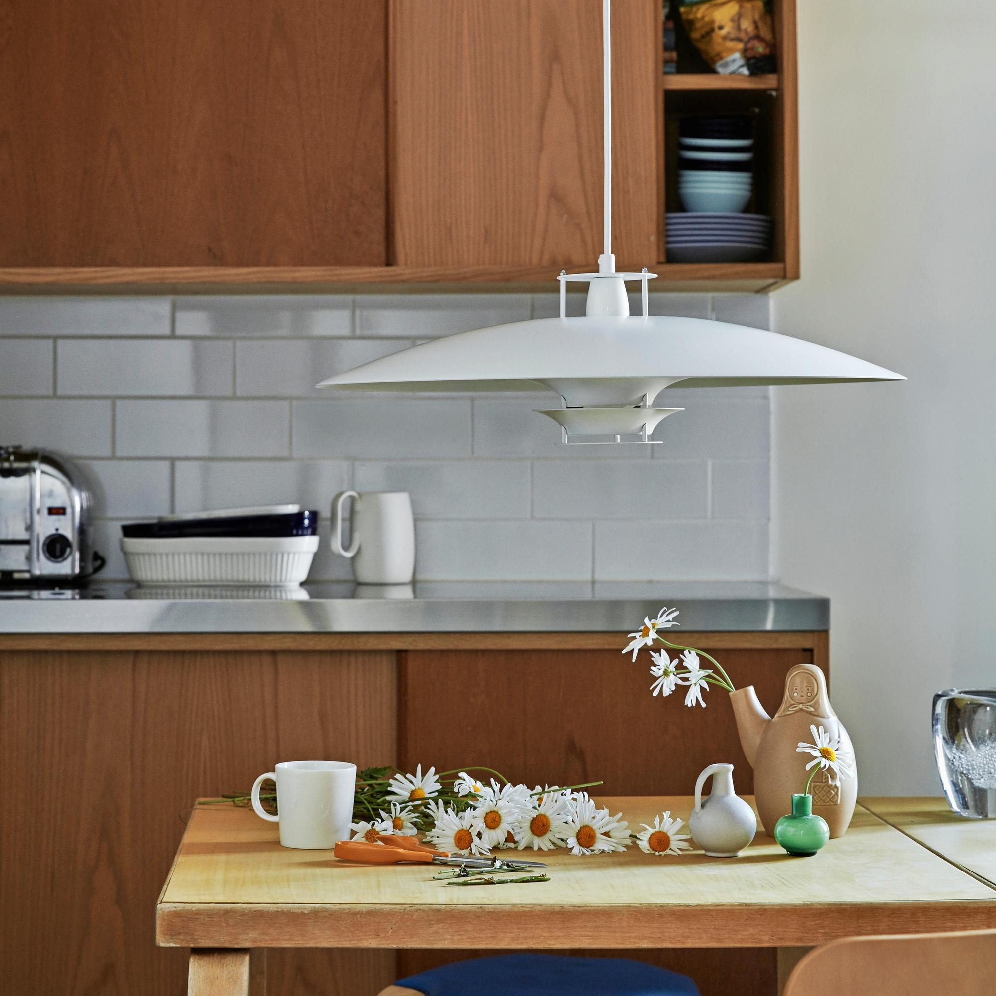 Kun yksi maailman tunnetuimmista valaisimista tuotti pettymyksen, suomalainen huippuarkkitehti suunnitteli itse sopivan – näin syntyi vähemmän tuttu klassikko