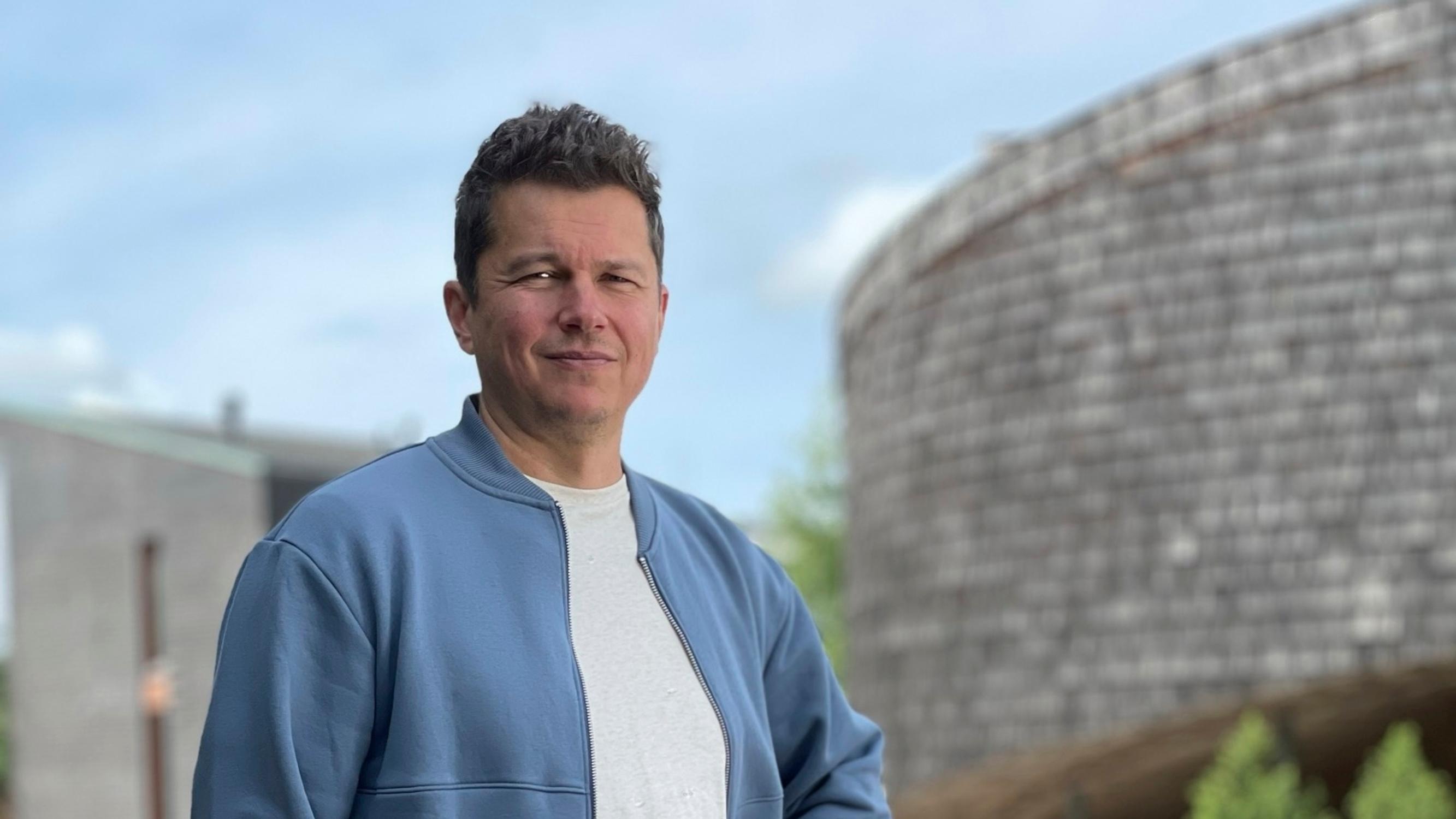 Grand Designs Suomi -ohjelman luotsi Samppa Lappalainen: "En olisi lähtenyt mukaan, jos olisi pitänyt keksiä kehuttavaa ankeiden pömpelien keskellä"