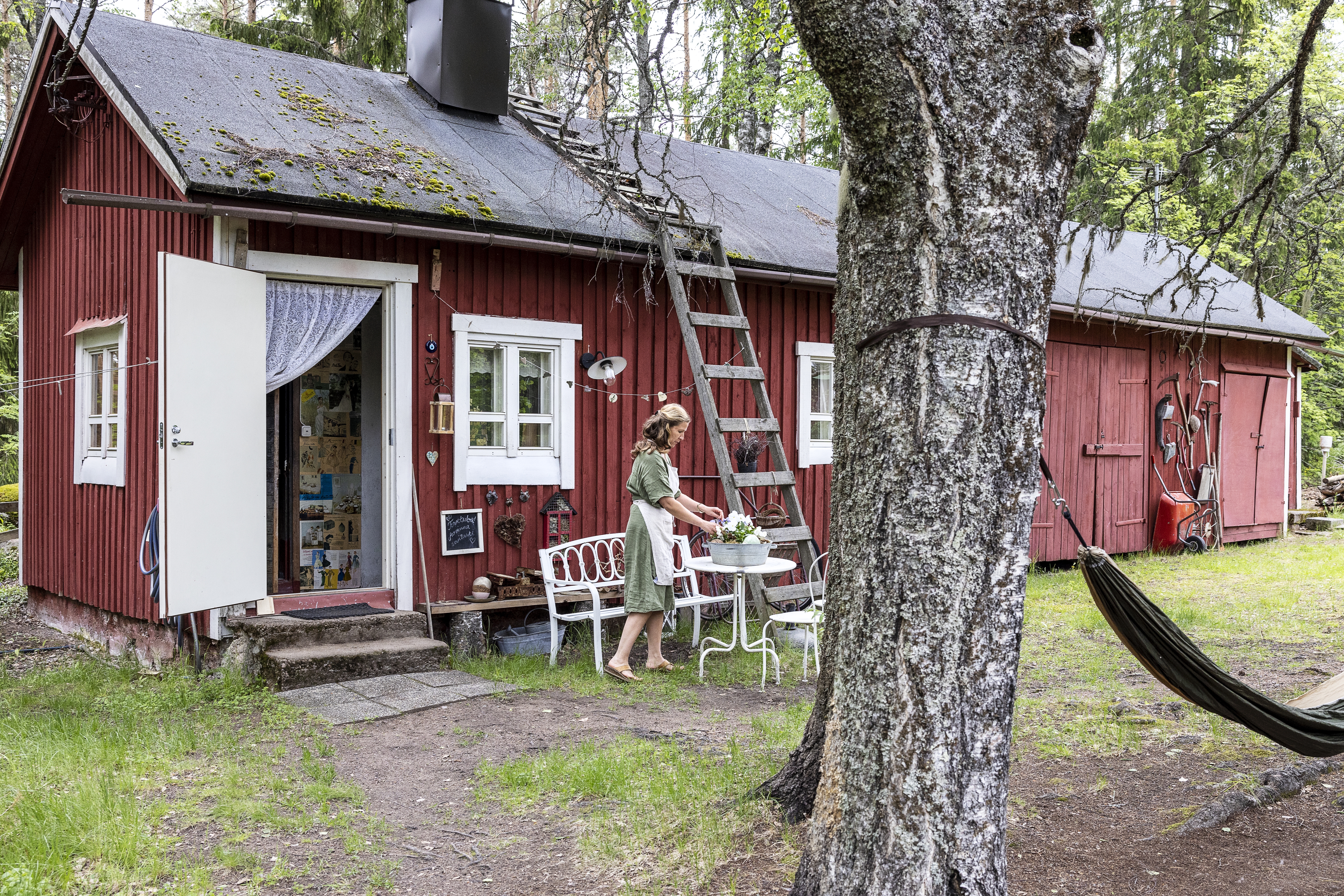 Punainen maalaistalon piharakennus