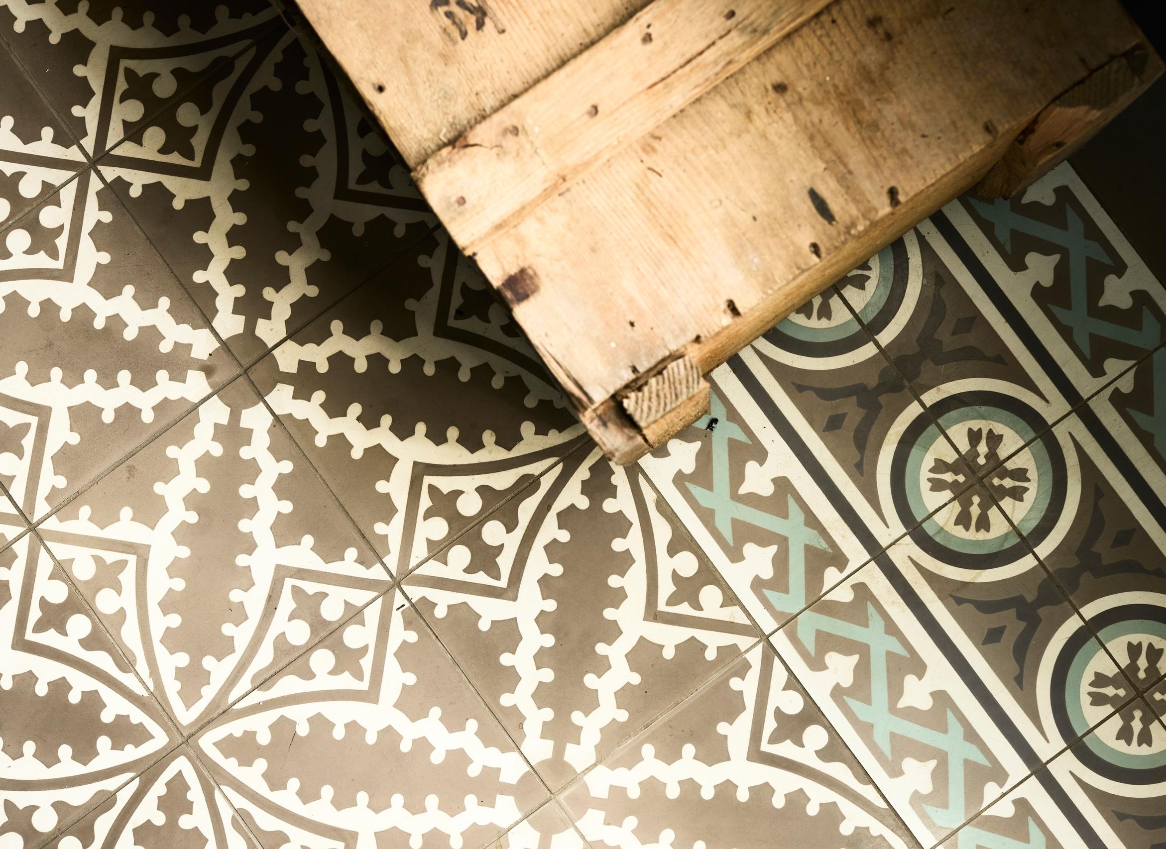 Domus Classican maahantuomia Via-sementtilaattoja