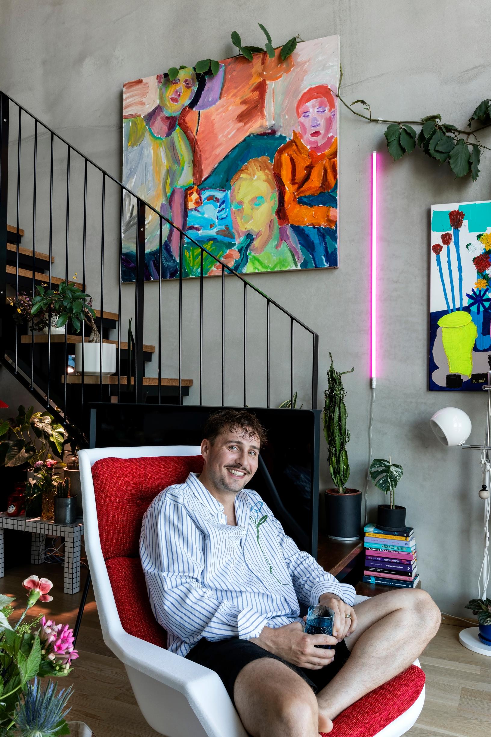 Joonas Pesonen kodissaan
