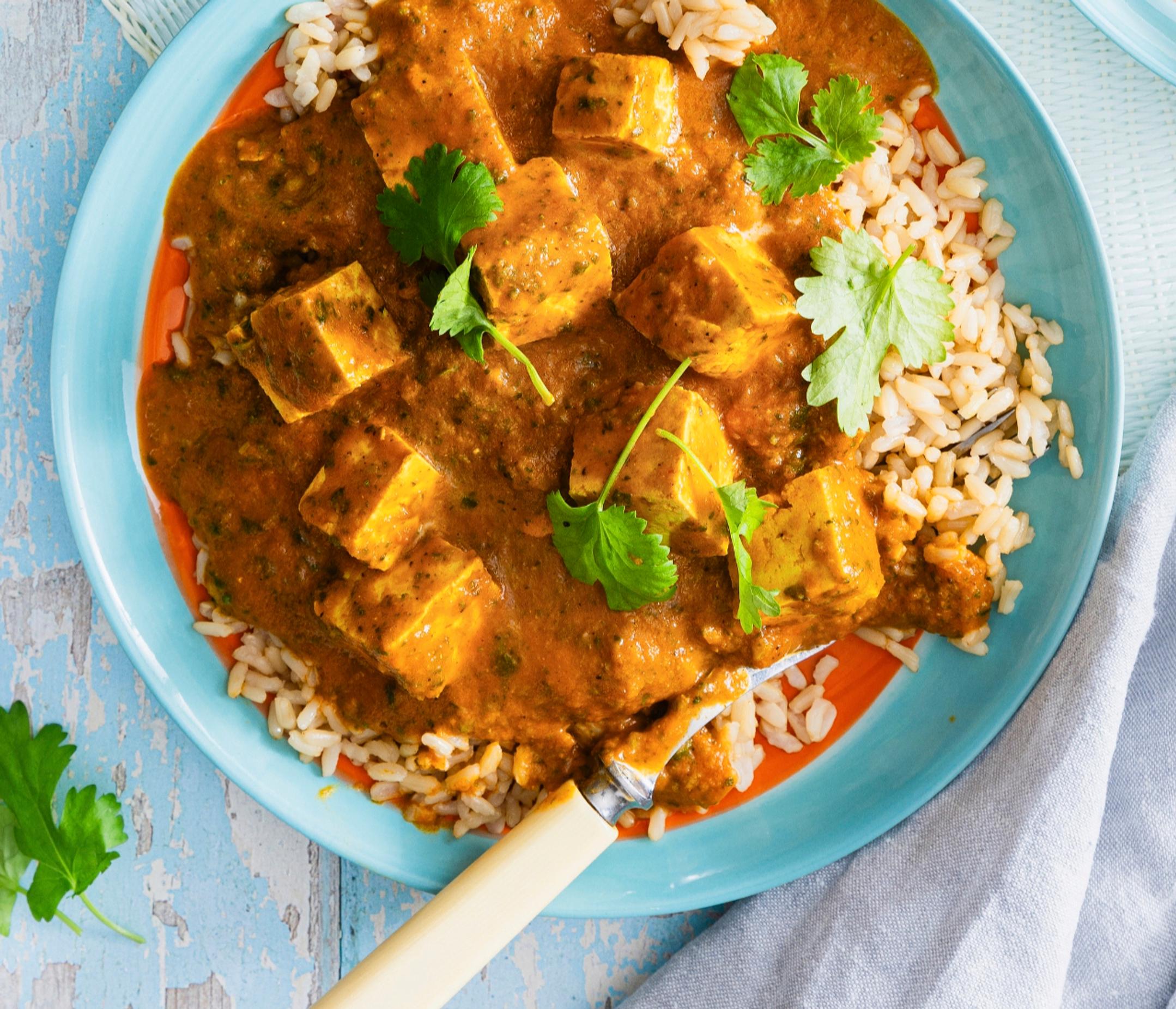 Butter tofu – ihastu intialaisen ikisuosikin eli voikanan lempeän mausteiseen kasvisversioon