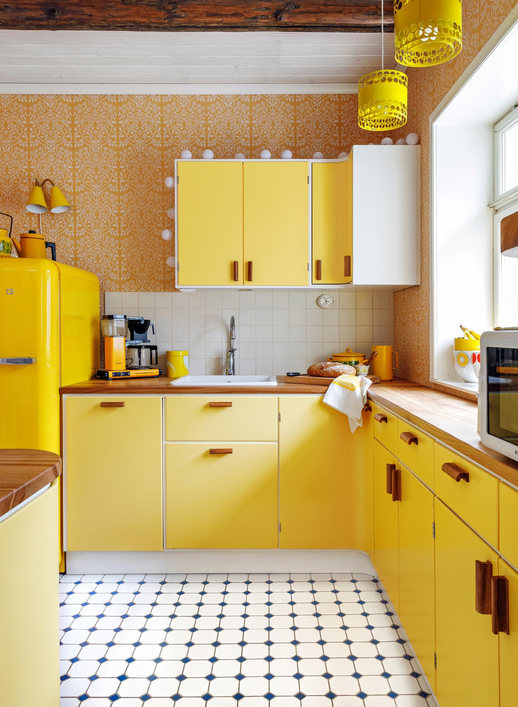 Elluyellow'n keltainen keittiö