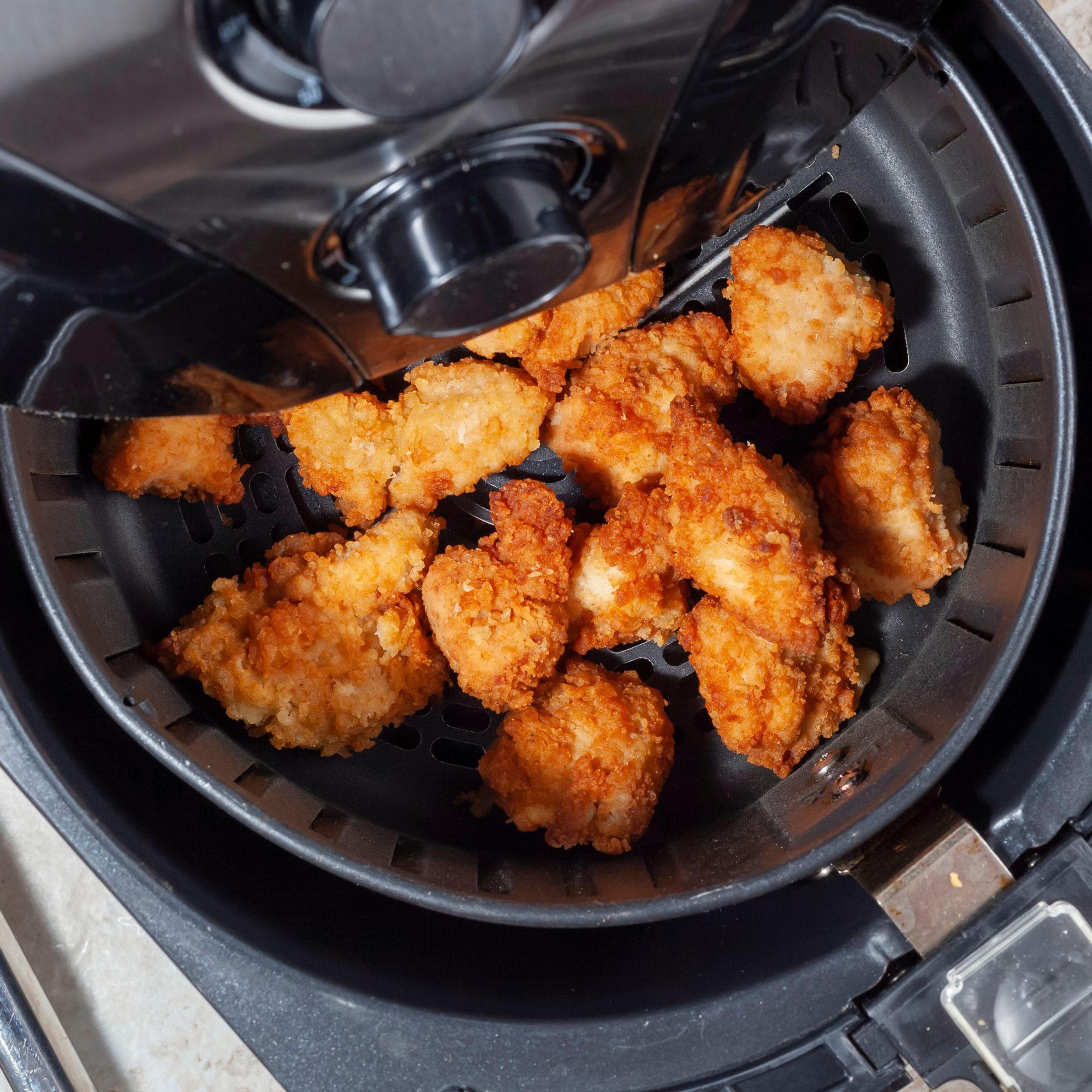 Airfryer on valloittanut kotikeittiöt – hittikoneella valmistat helposti rapeat ranskikset sekä mehevät lihat ja kalat
