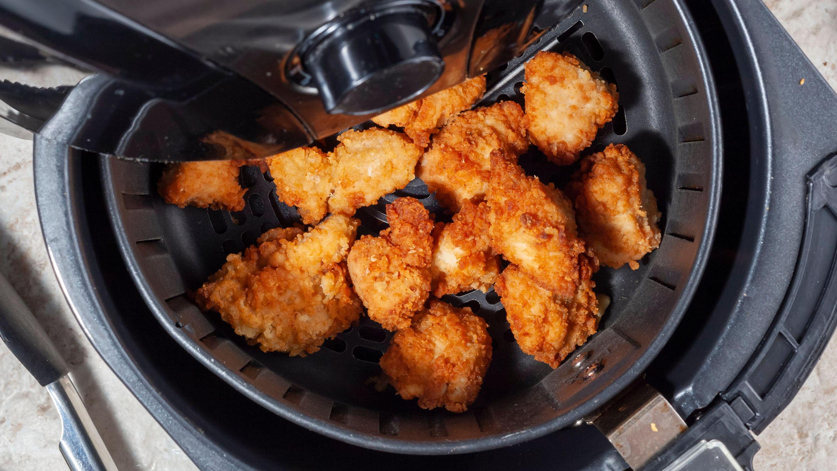 Airfryer on valloittanut kotikeittiöt – hittikoneella valmistat helposti rapeat ranskikset sekä mehevät lihat ja kalat