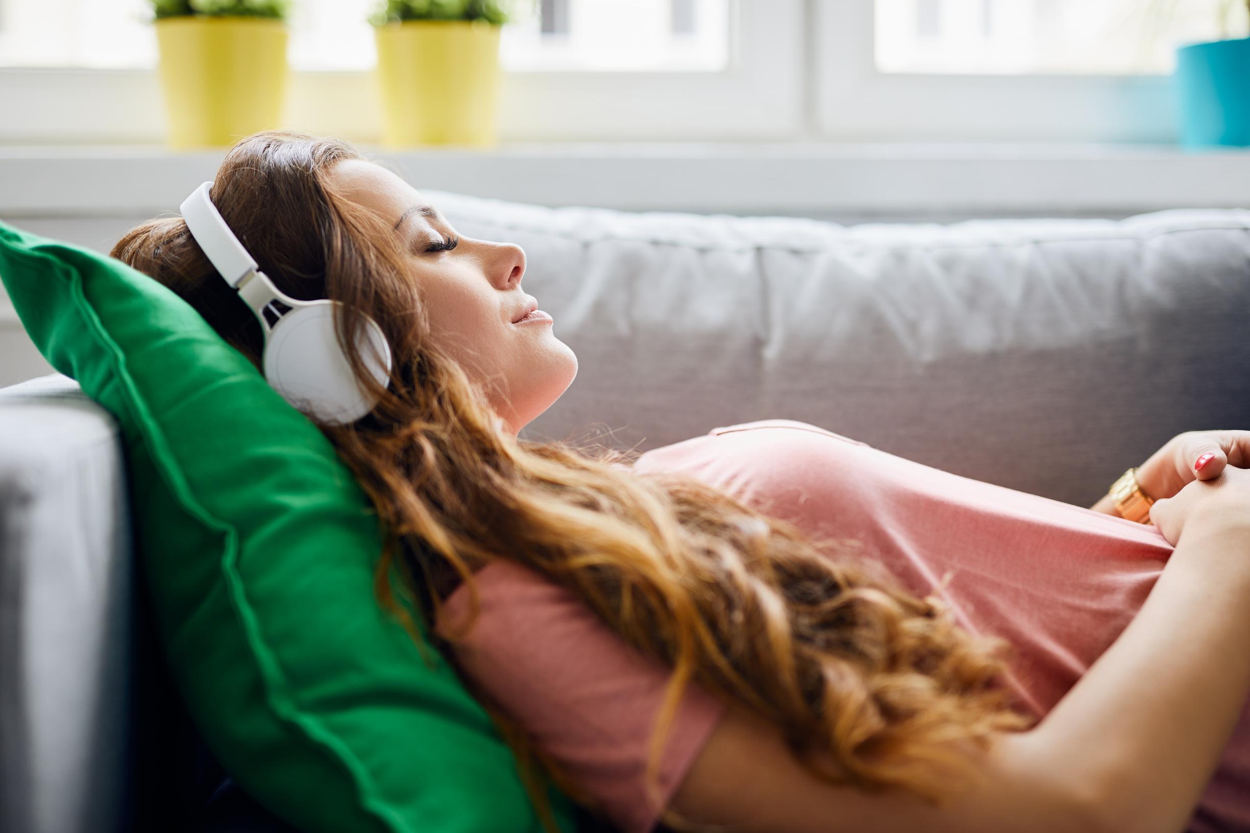 Autoiletko radio auki tai pidätkö äänikirjoista? Kerro meille, mitä kuuntelet ja voit voittaa ihanan palkinnon!