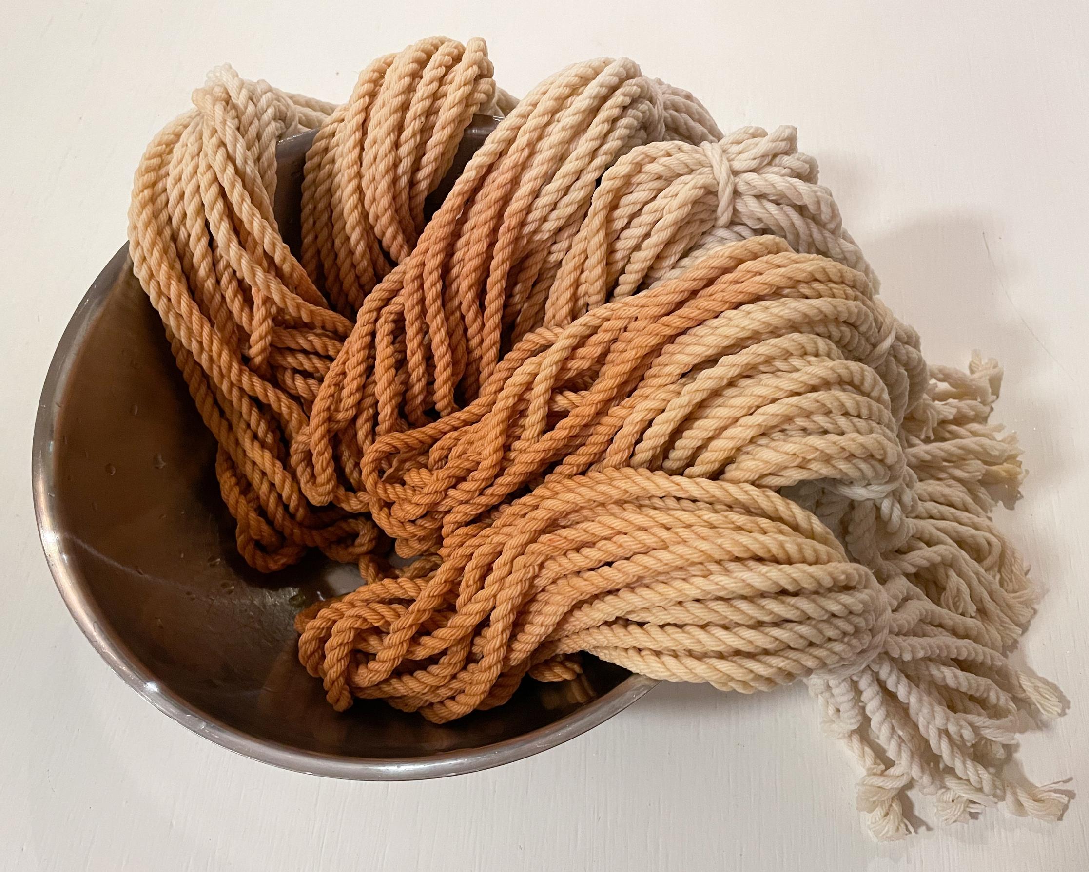 Lankojen pesu värjäyksen jälkeen