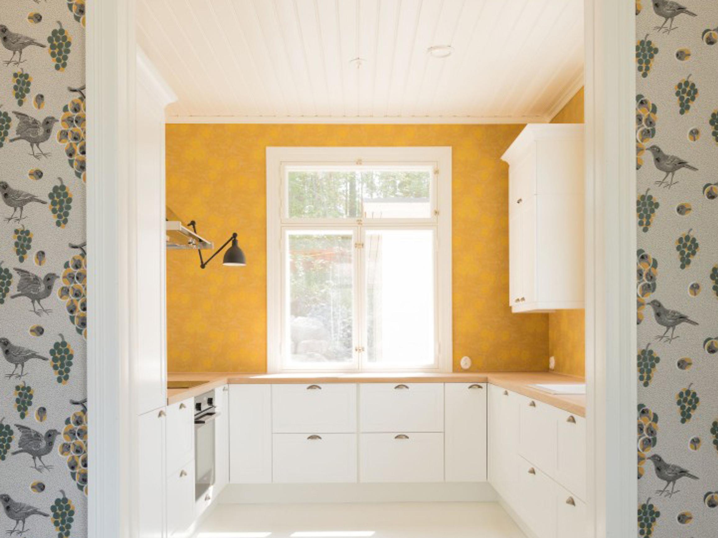 Keittiön tapetti – kurkkaa 5 viehättävää vaihtoehtoa kodin sydämeen