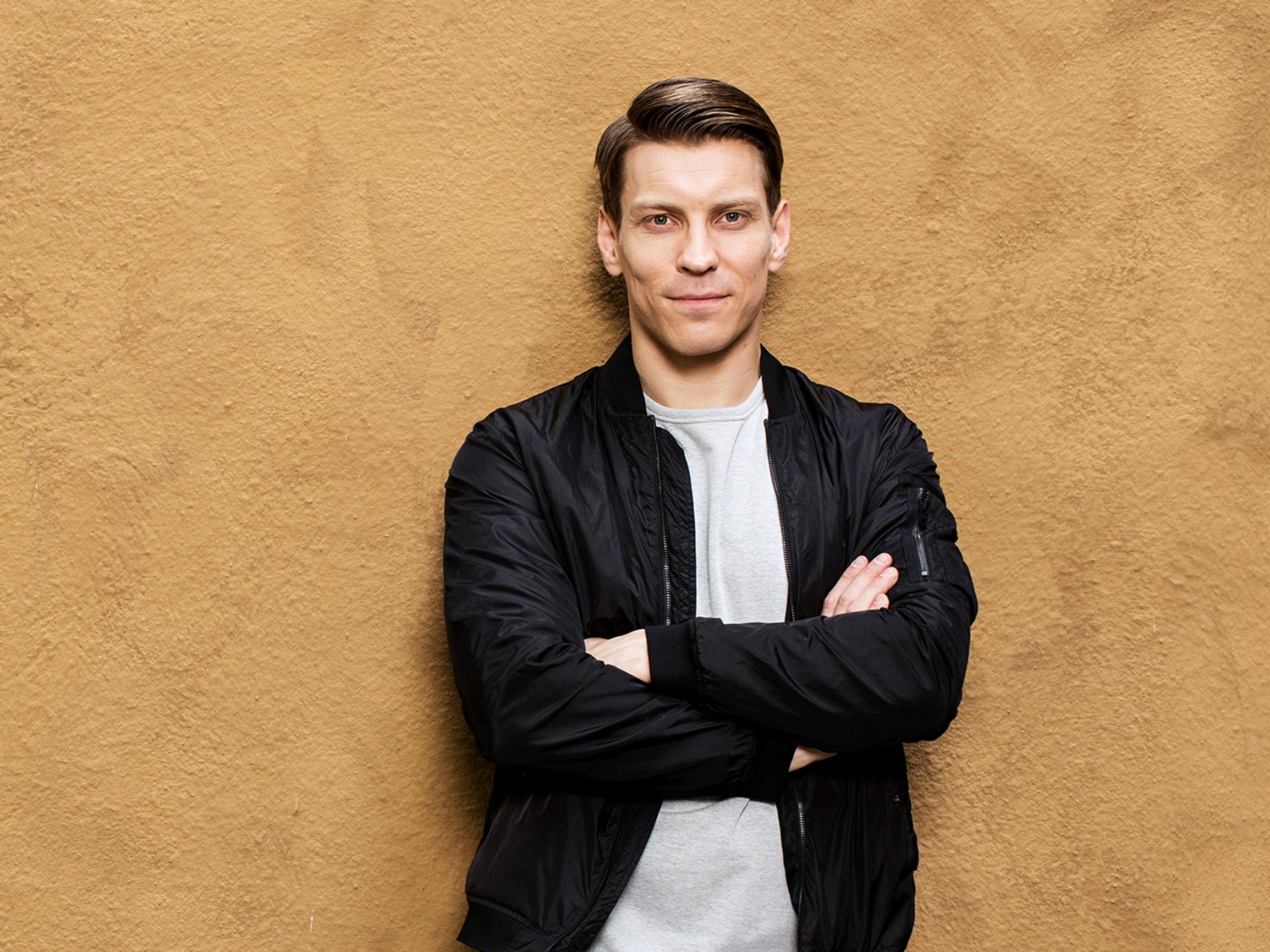 Antti Holma sai maistiaisen ruuhkavuosista ja muutti siksi mieltään: ”Nyt jaamme imelien rakkaudentunnustusten sijaan kakkaraportteja”