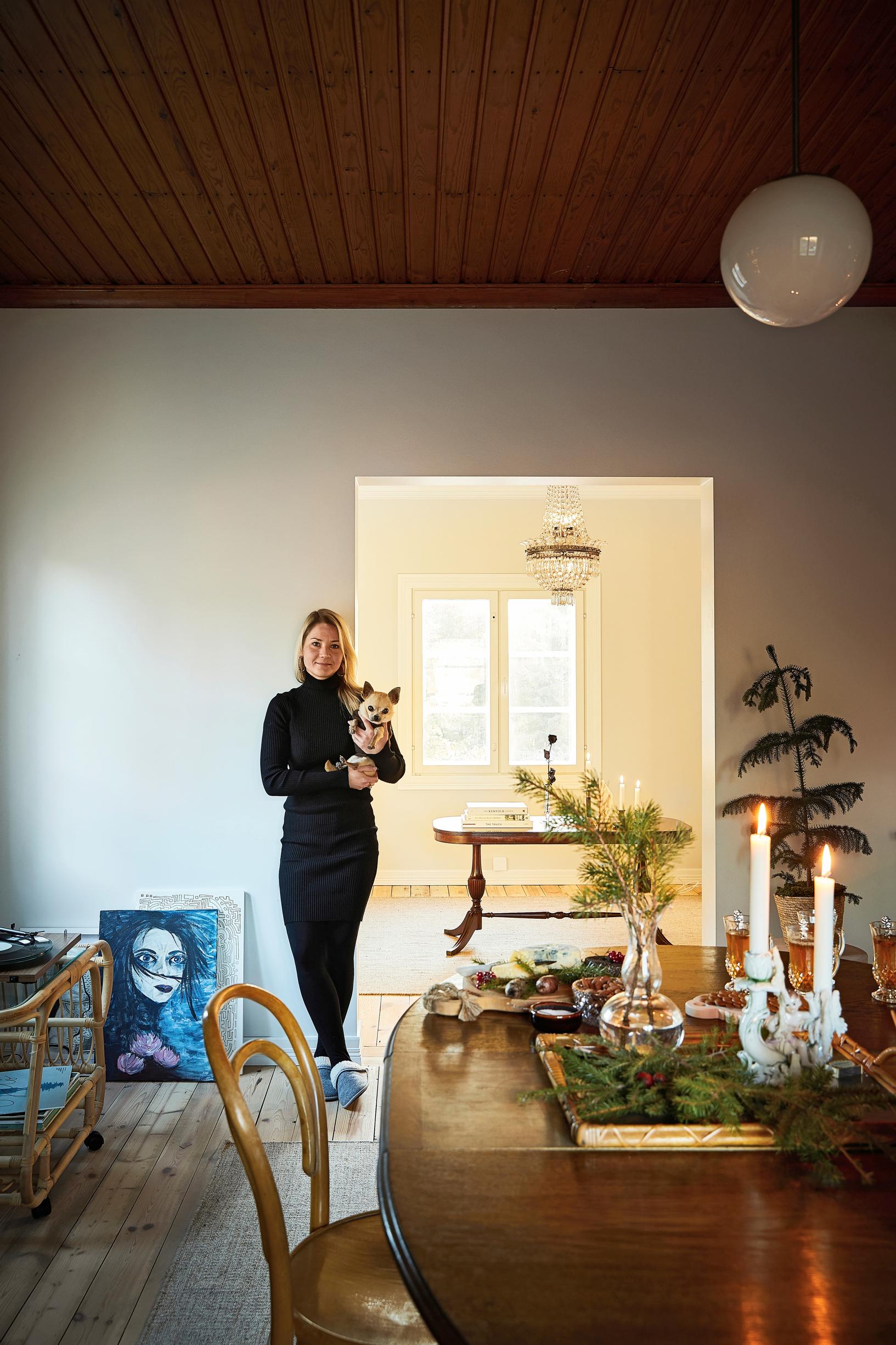 Anna Helminen koiransa kanssa