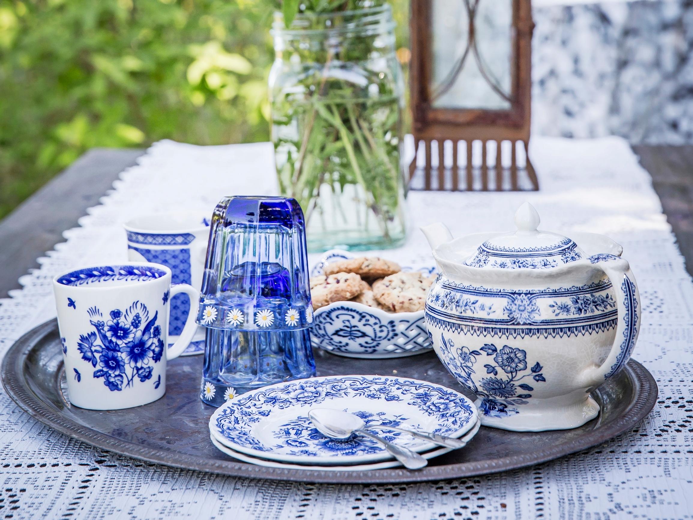 Keitetäänkö päiväkahvit? 6 × kesäinen kahvikattaus, jossa on hykerryttävää mummolatunnelmaa