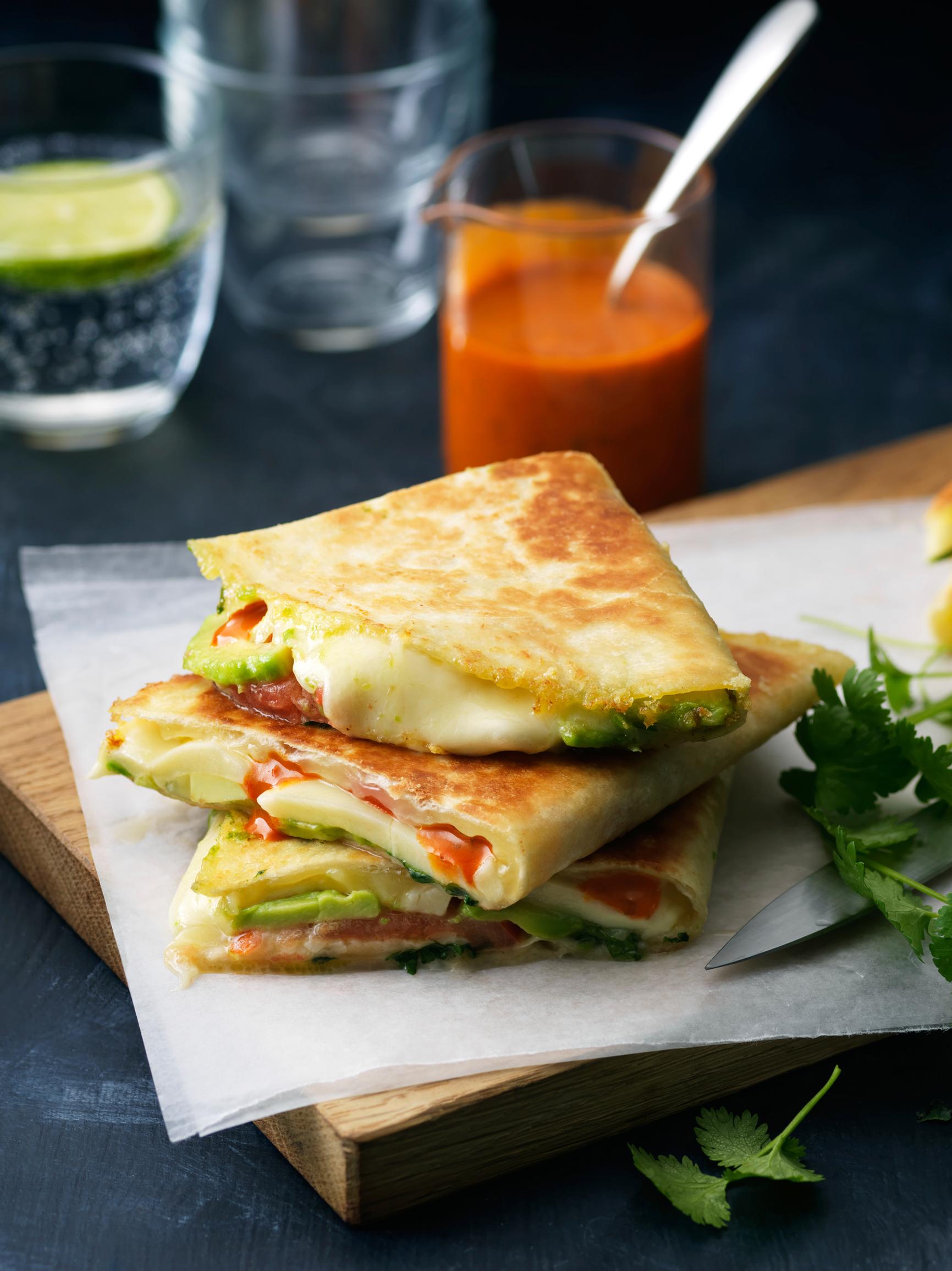 Avocado-mozzarellaquesadilla – nopea alkupala, välipala tai lounas