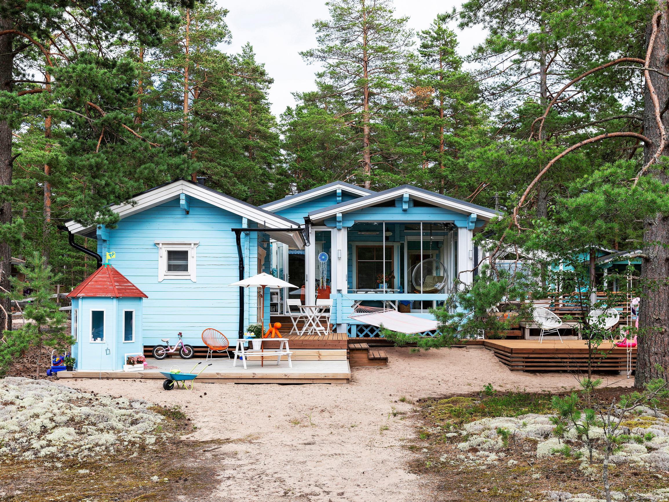 Oma pienois-Kalifornia! Sininen surffimökki Yyterissä on Katin perheen rento kesäparatiisi