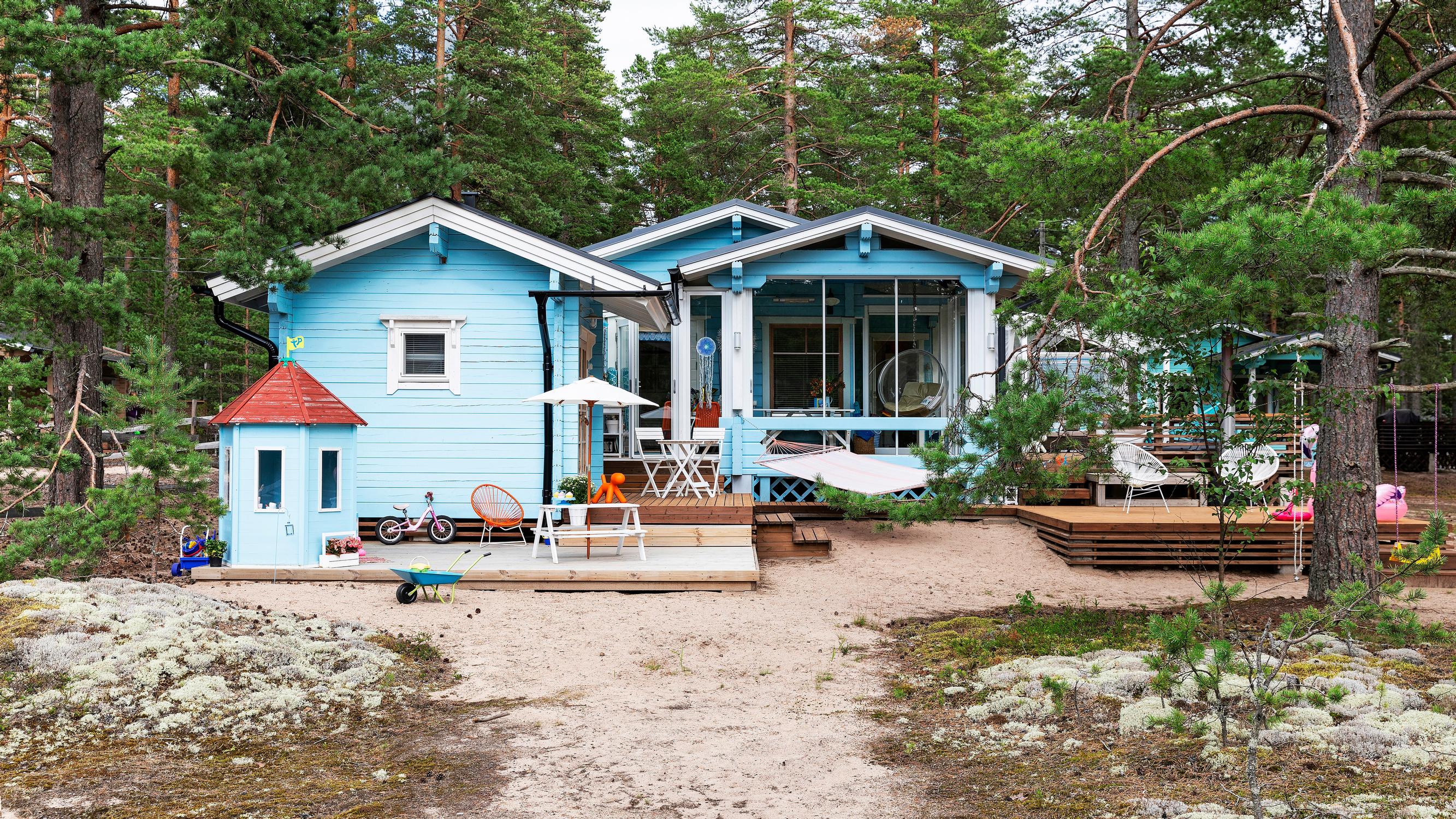 Oma pienois-Kalifornia! Sininen surffimökki Yyterissä on Katin perheen rento kesäparatiisi