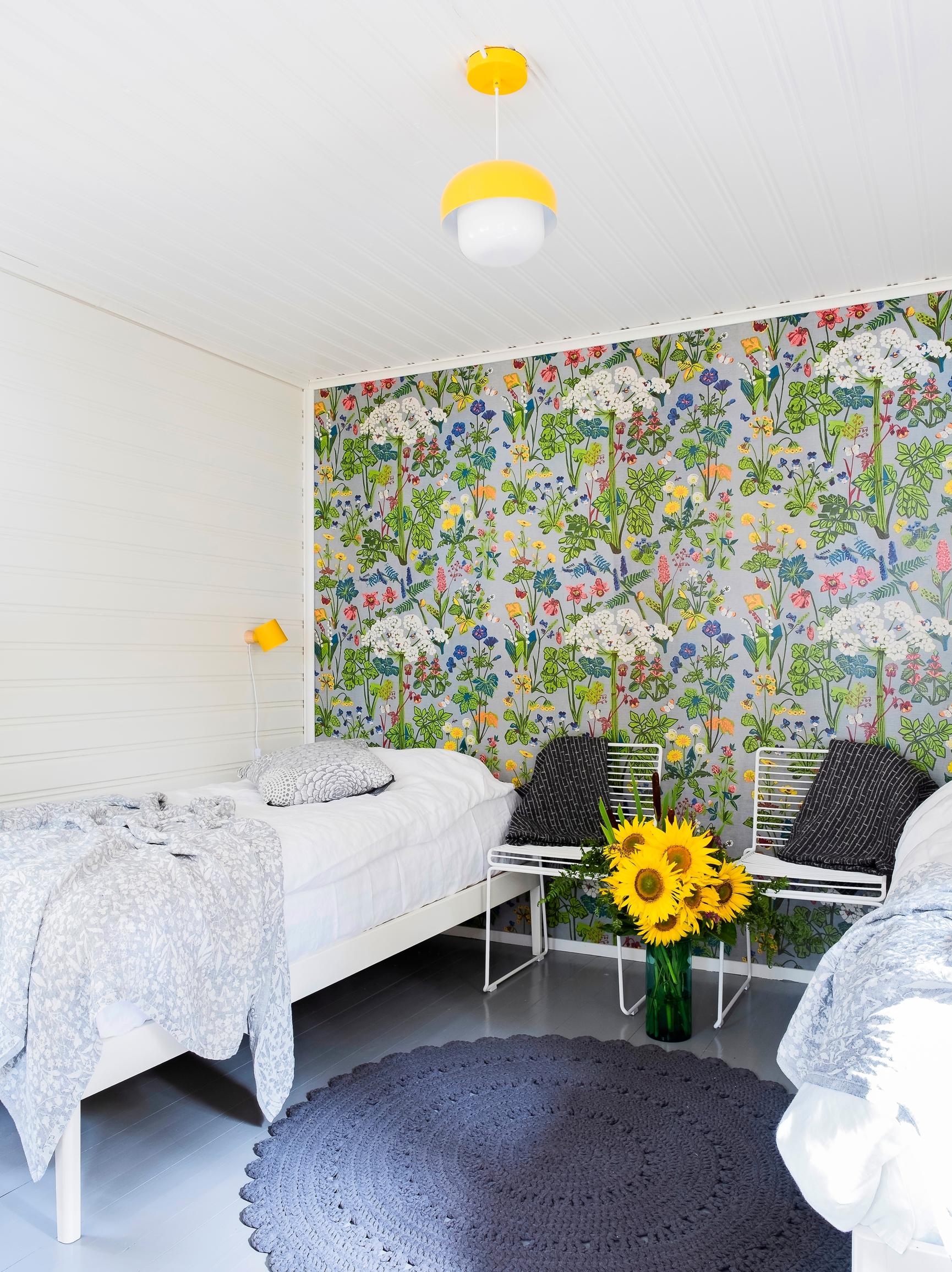 Vierasmökin kukkatapetti 