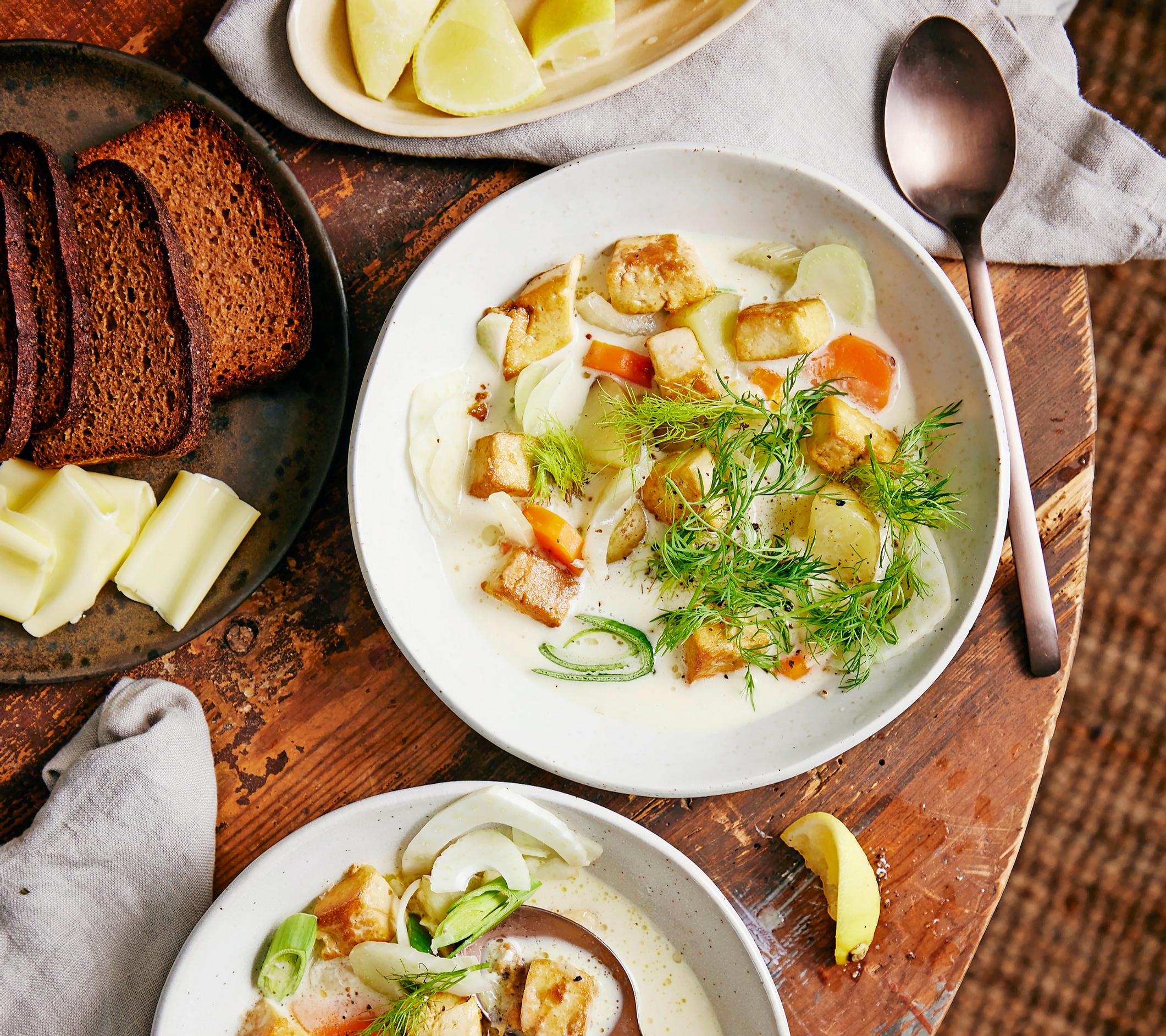 Kalaton keitto maistuu tutun kotoisalta − täyteläisen sopan salaisuus on savutofu