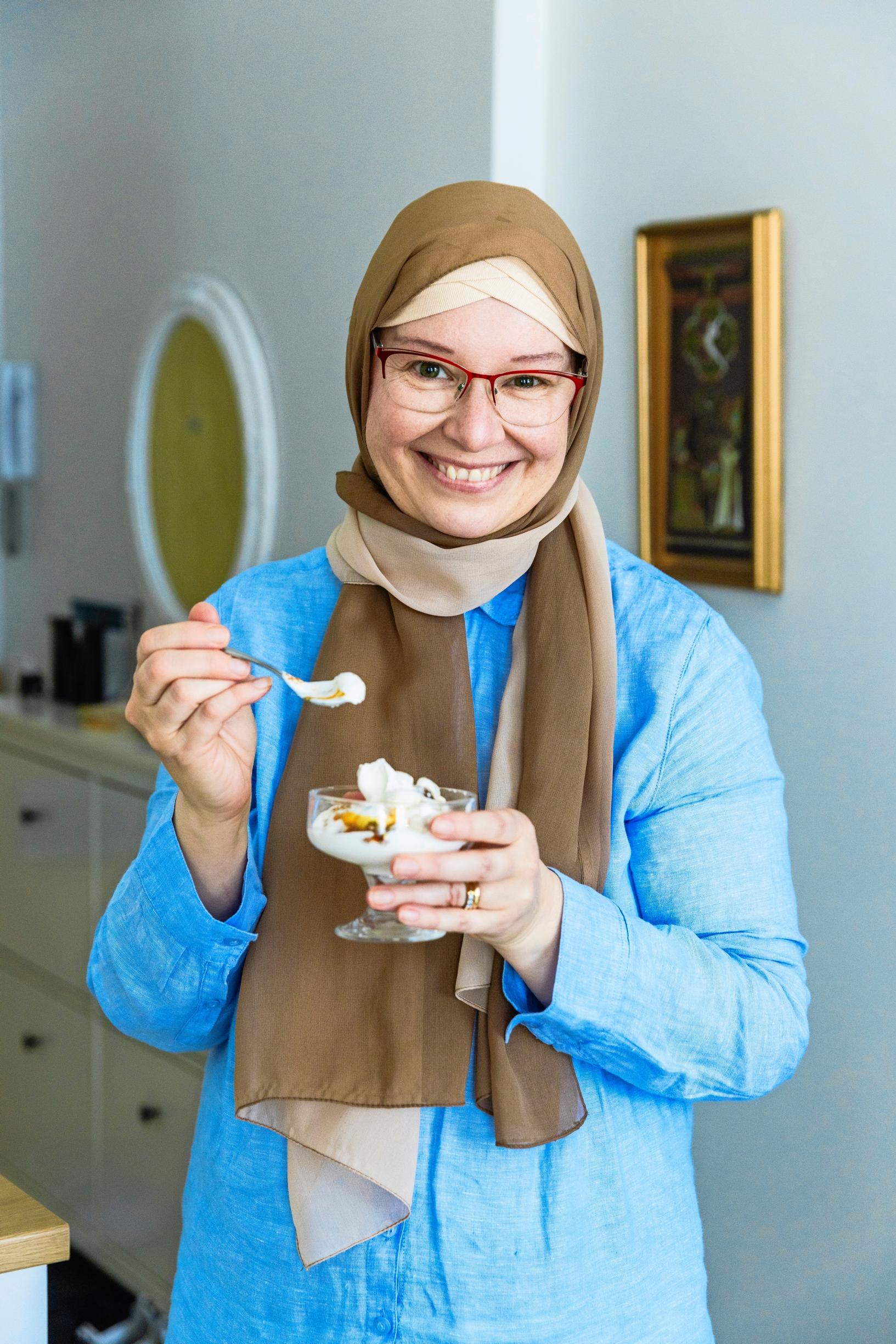 Nuura-Johanna ja jälkiruokakulho.