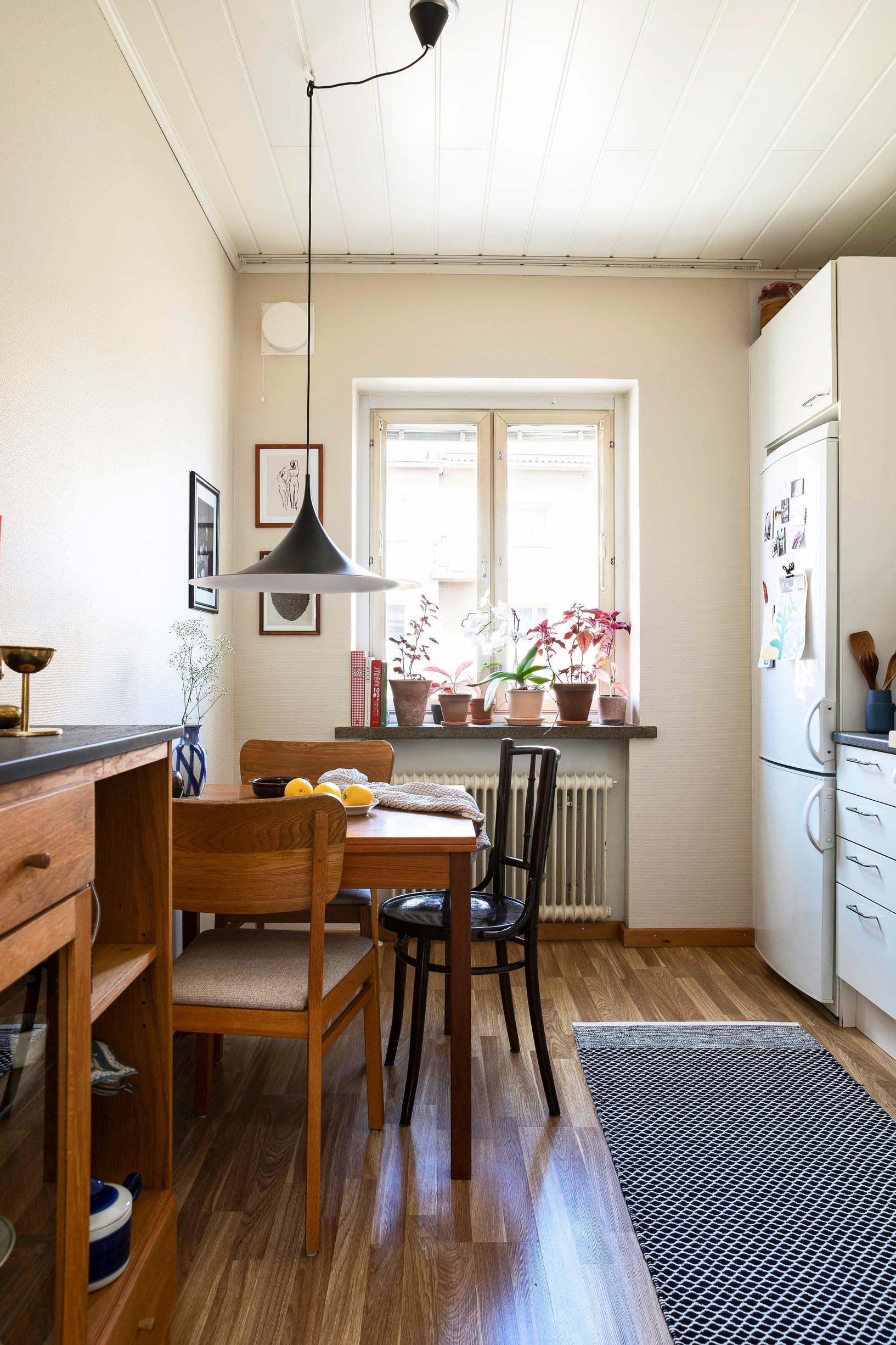 Pieni keittiön ruokailupaikka