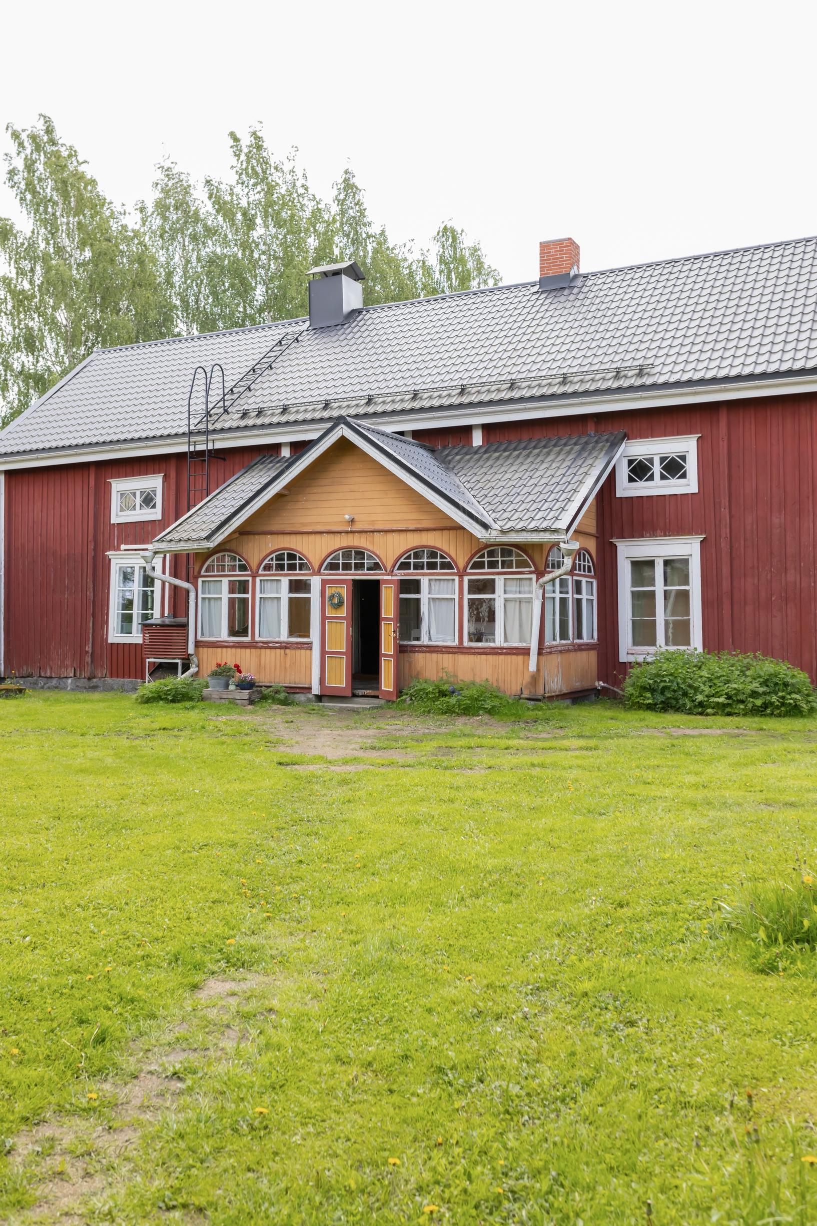 1800-luvulla rakennettu hirsitalo