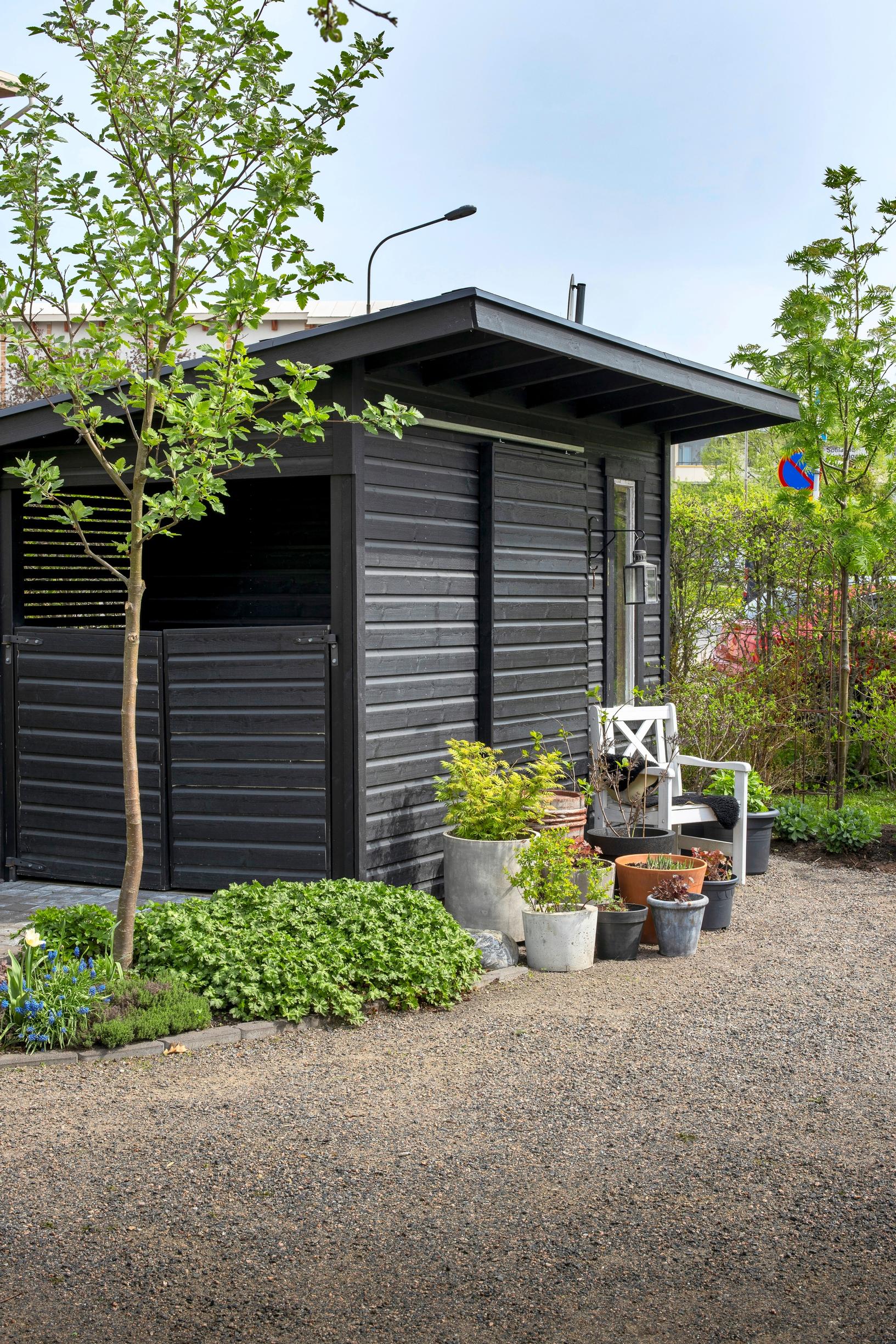 Roskakatos ja pihavaja