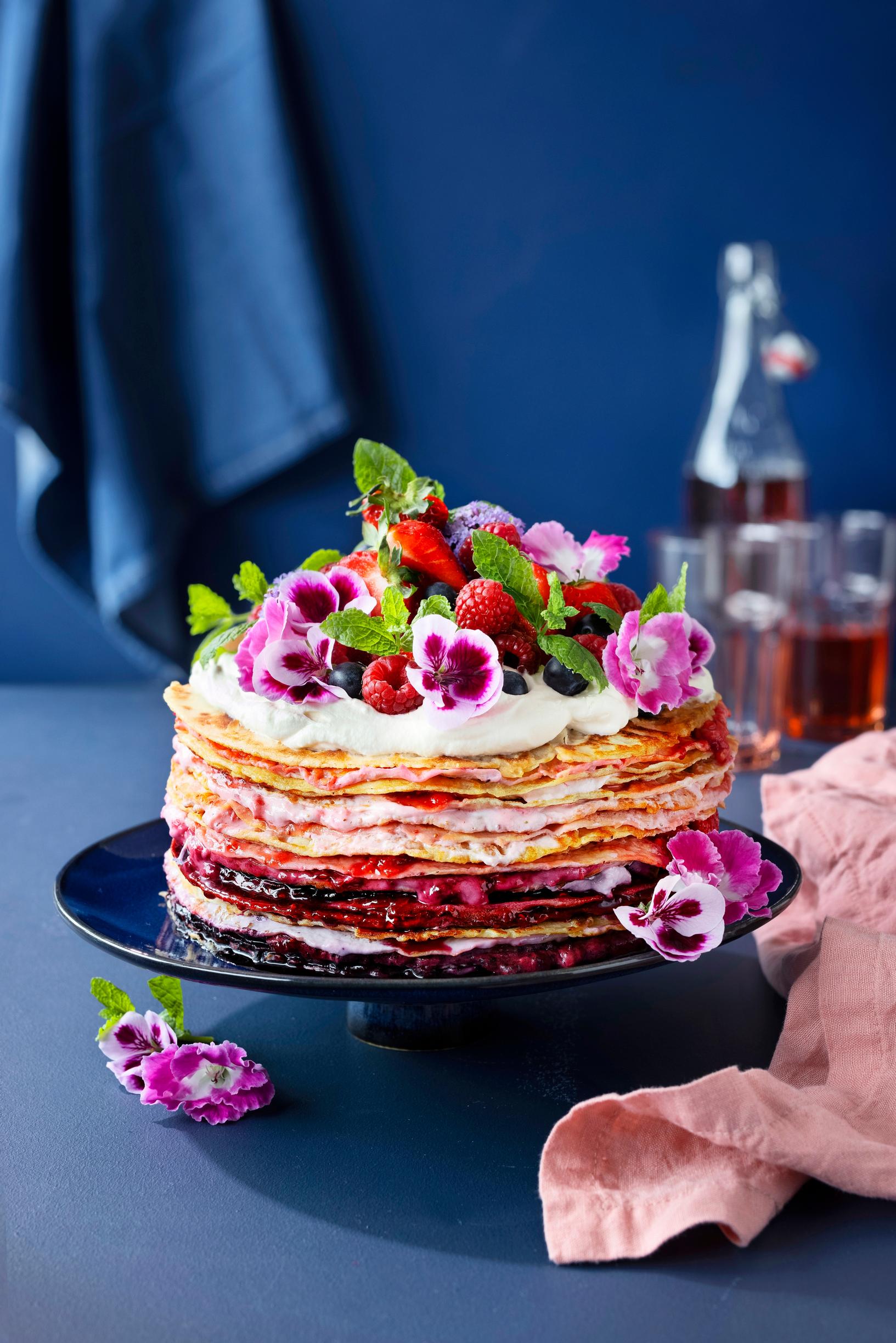Liukuvärjätty lettukakku