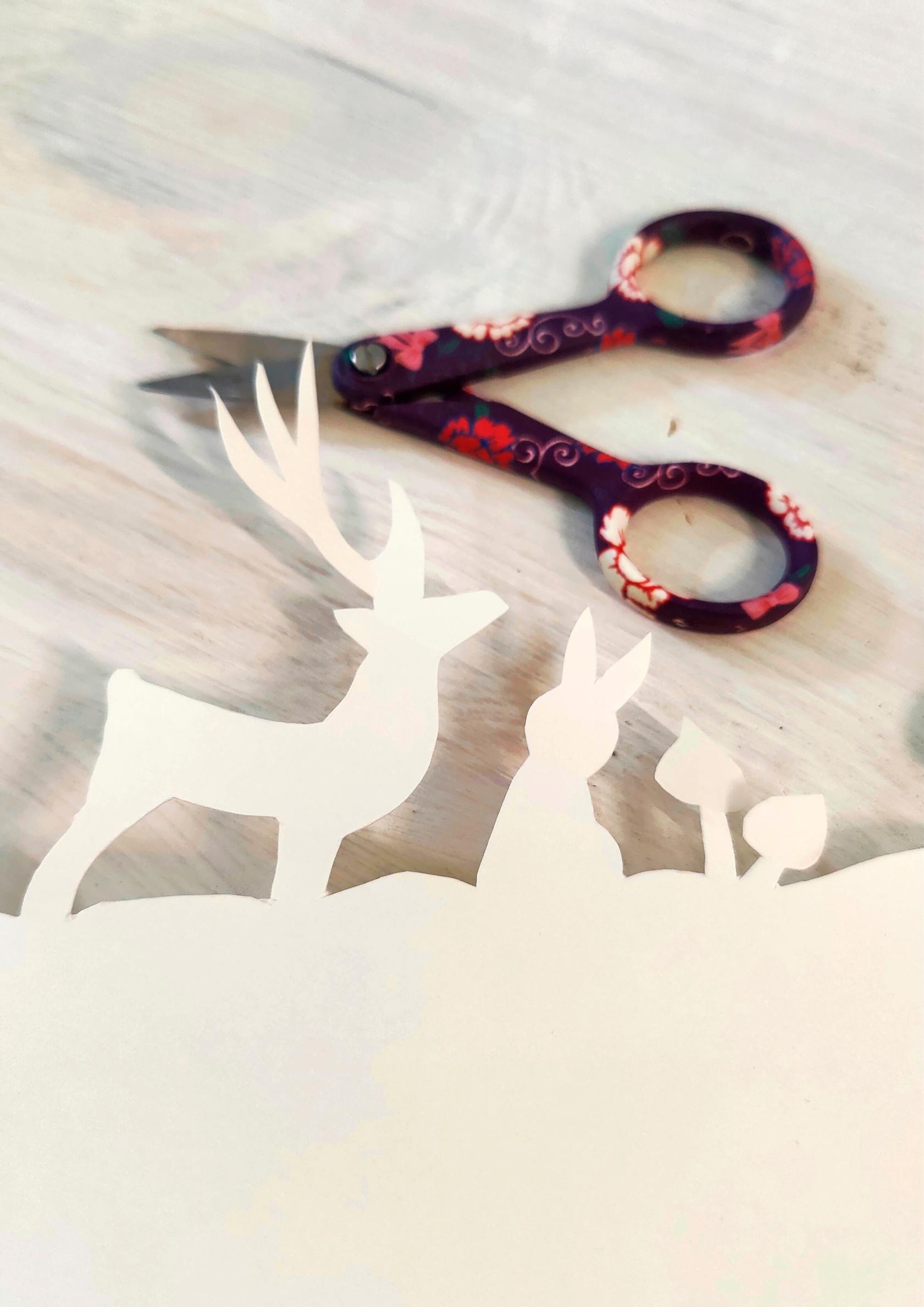 viimeistelyä saksilla.