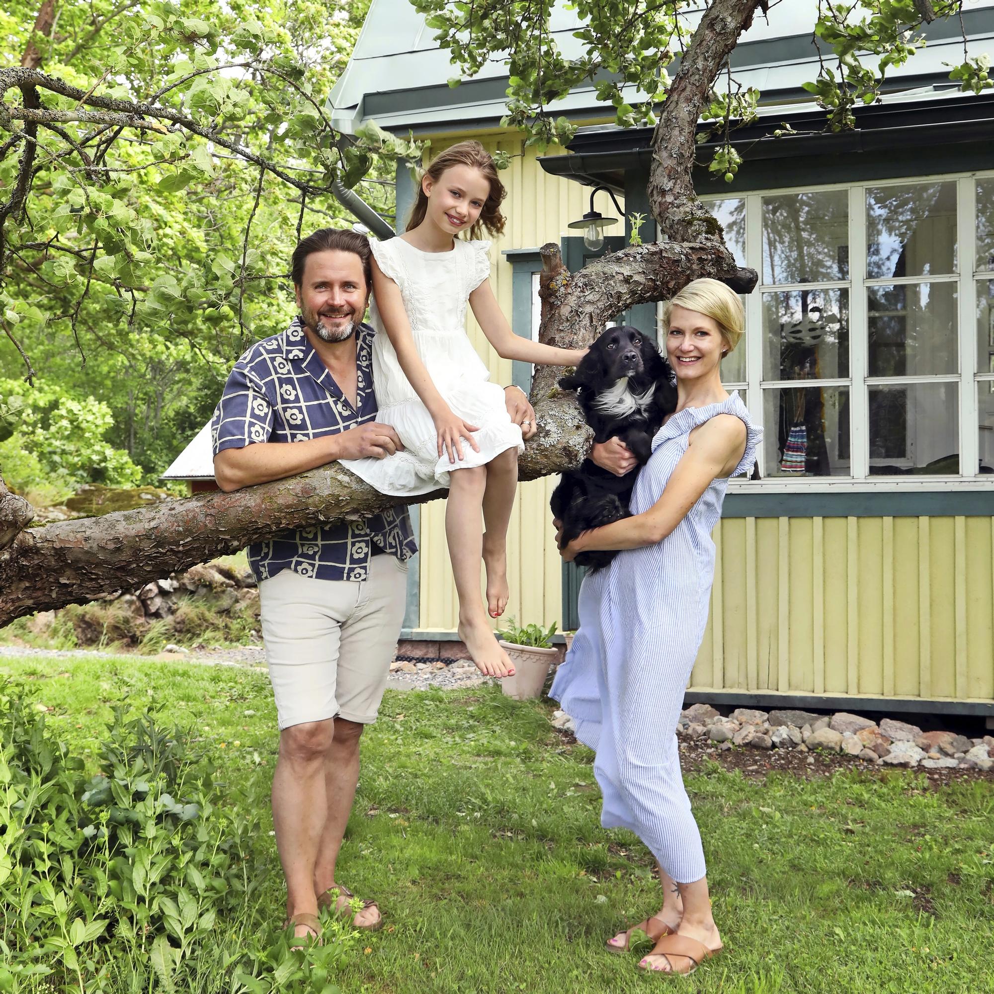 Kesäkodiksi hankittu söpö talovanhus otti Sinin ja Samuelin vastaan vesivahingolla: ”Olemme yrittäneet korjata niin, että se kestää toiset sata vuotta”