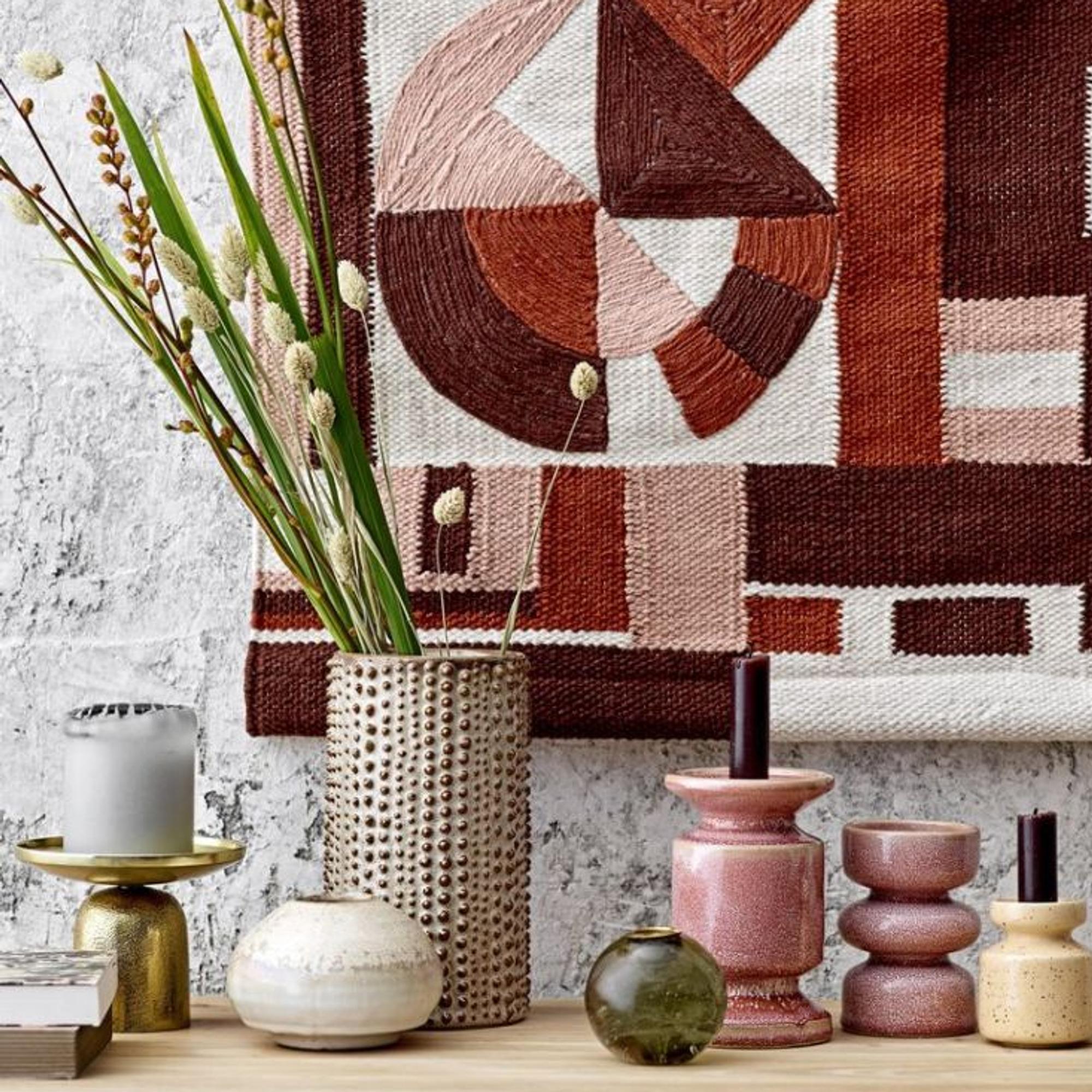 Valoa ja tunnelmaa, tyylikkyyttä unohtamatta! Poimimme 8 kauneinta kynttilänjalkaa Meillä kotona -kaupoista  