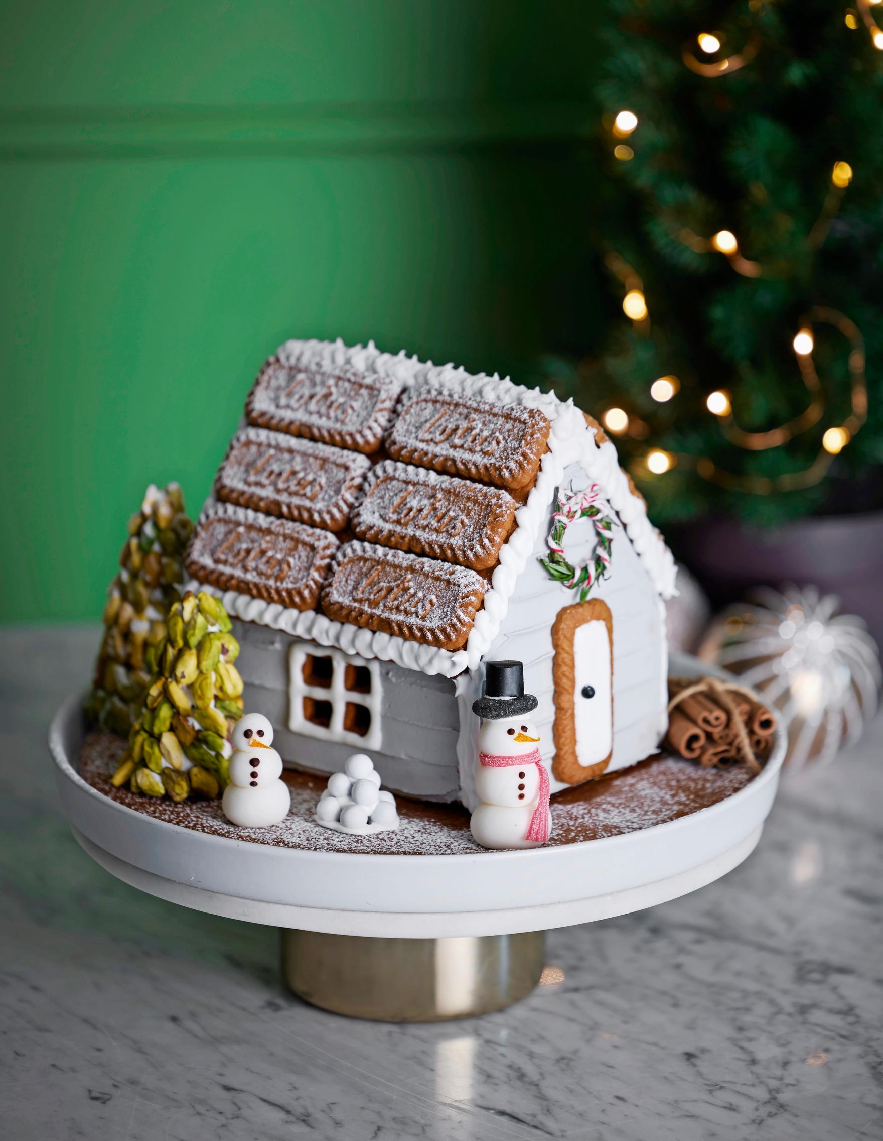 Piparkakkutalon kaavat: valmis piparitalo