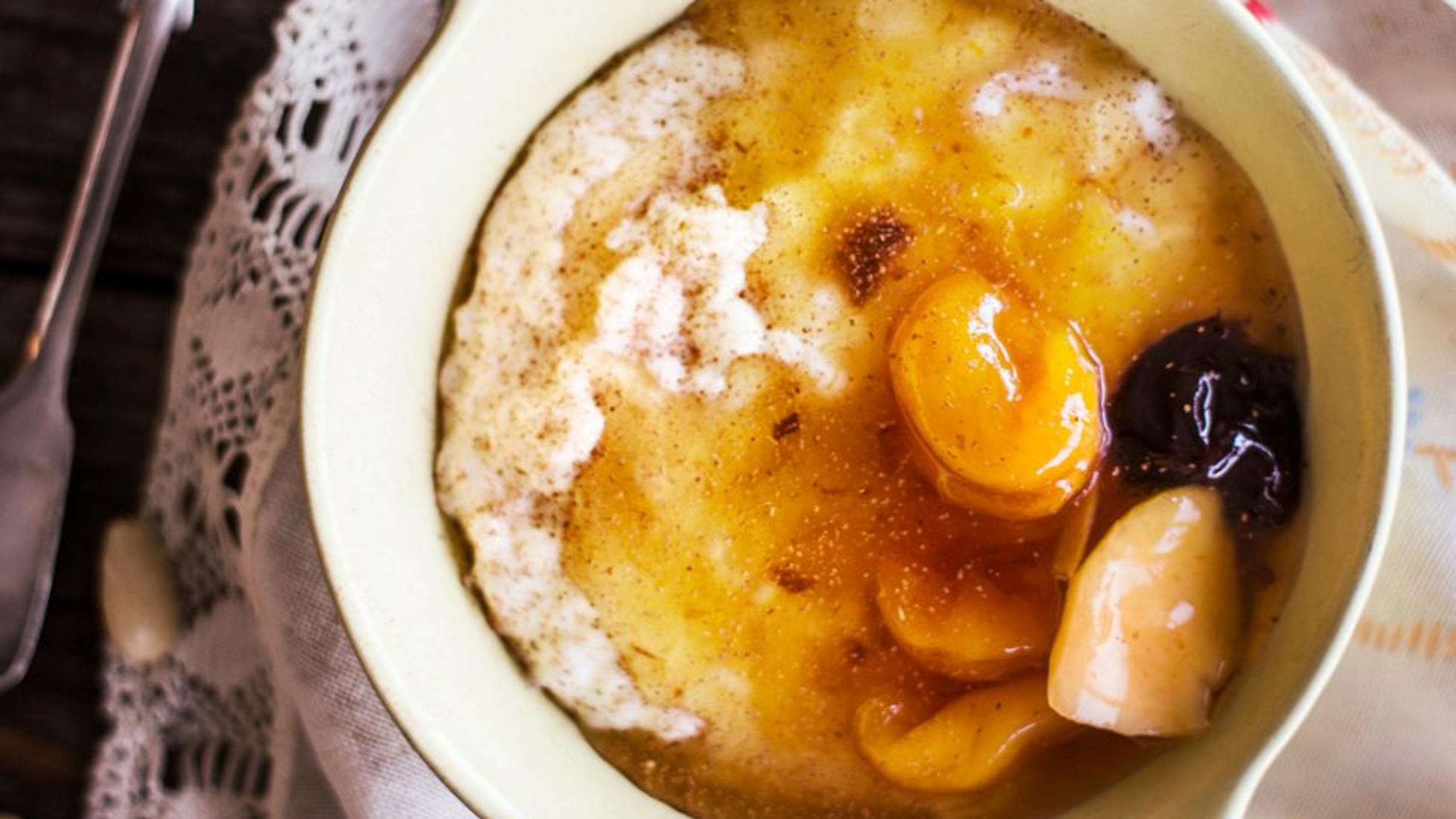 Sekahedelmäsoppa on riisipuuron nostalginen seuralainen – nappaa ohje!