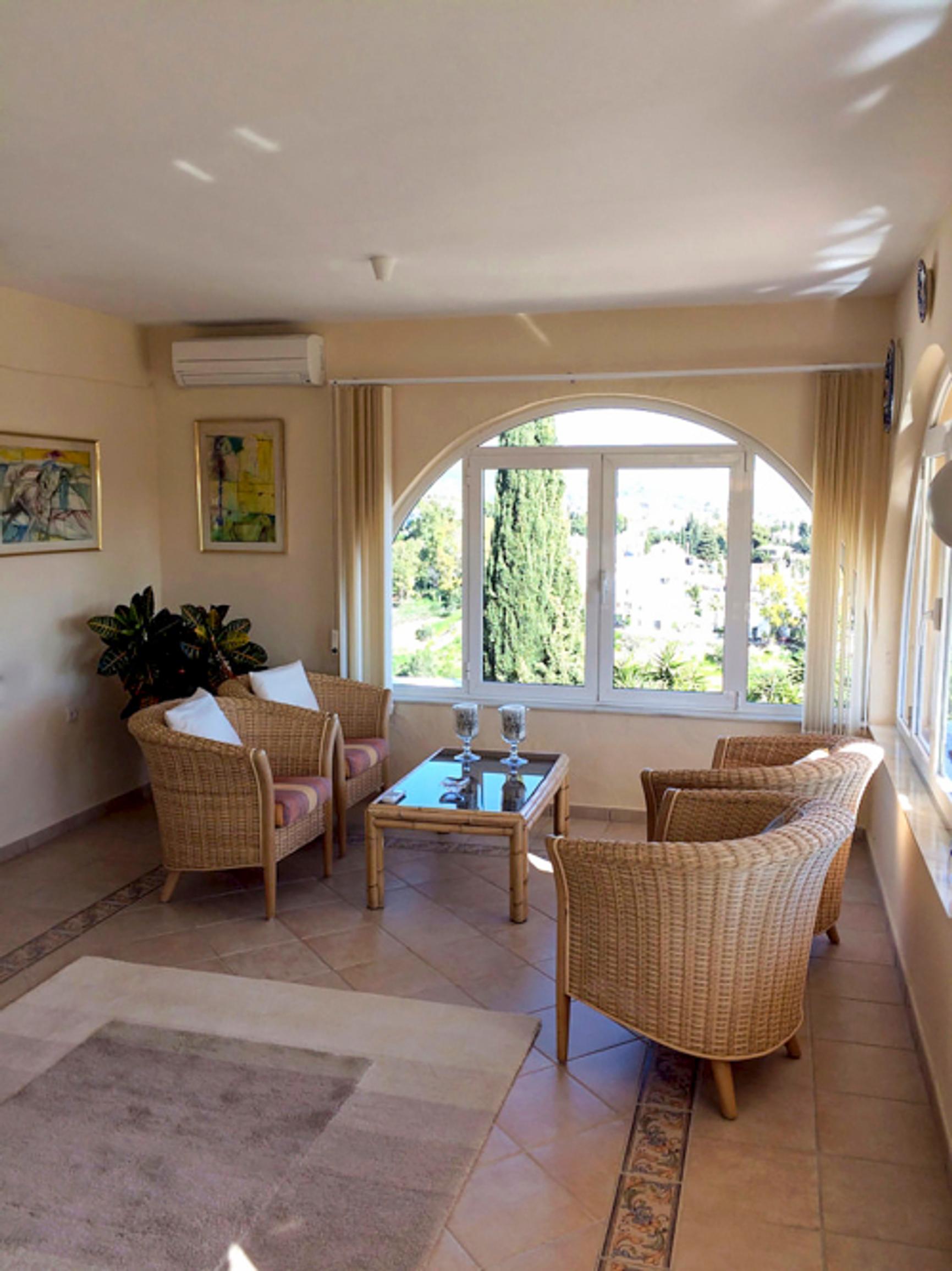 Olohuone ennen remonttia