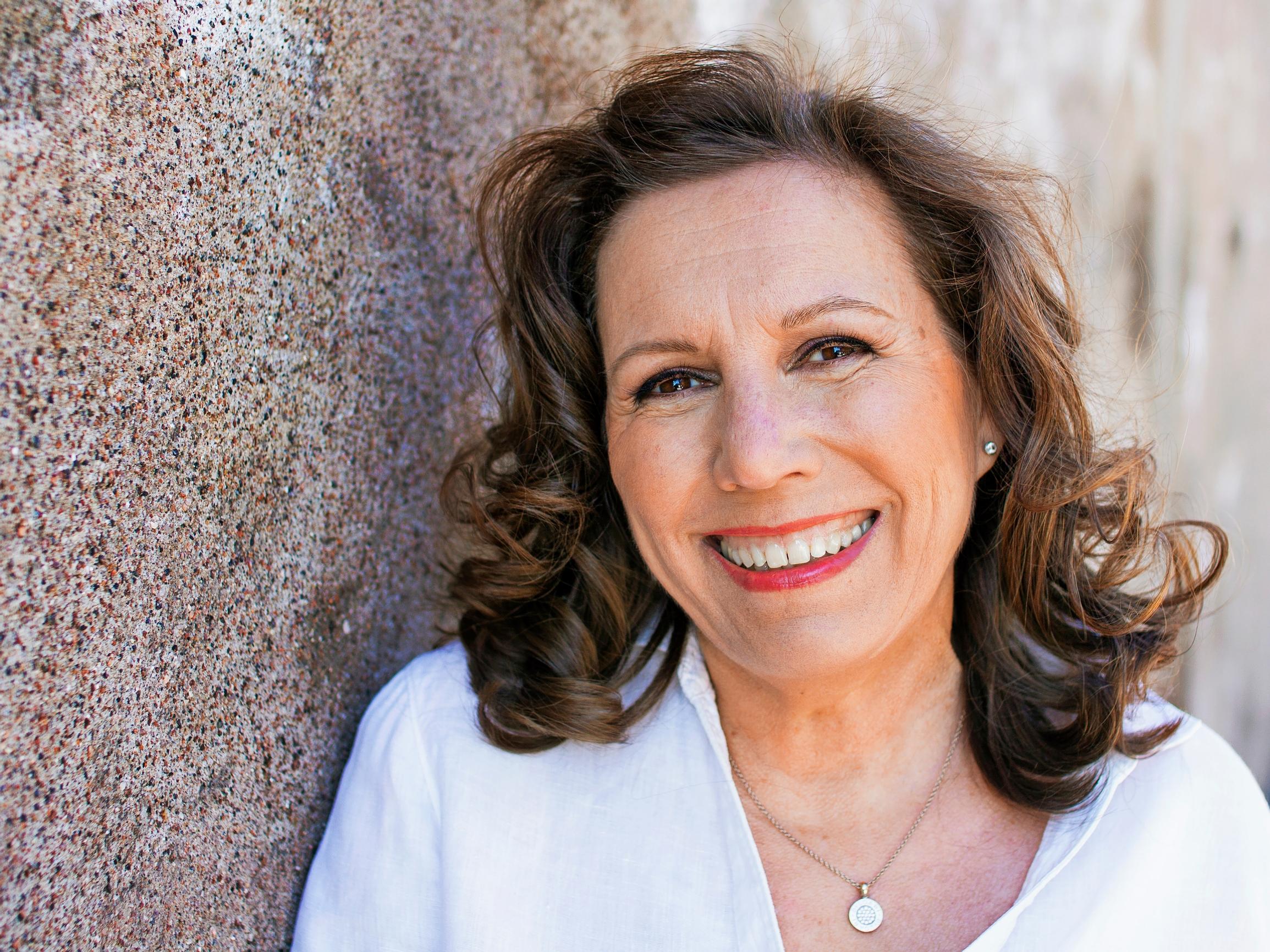 ”Feelgood-suosikkini on erityisesti tässä kirjassa fiksu, nokkela ja hauska” – Kirsin Book Clubin perustaja vinkkaa parhaat hyvän mielen romaanit