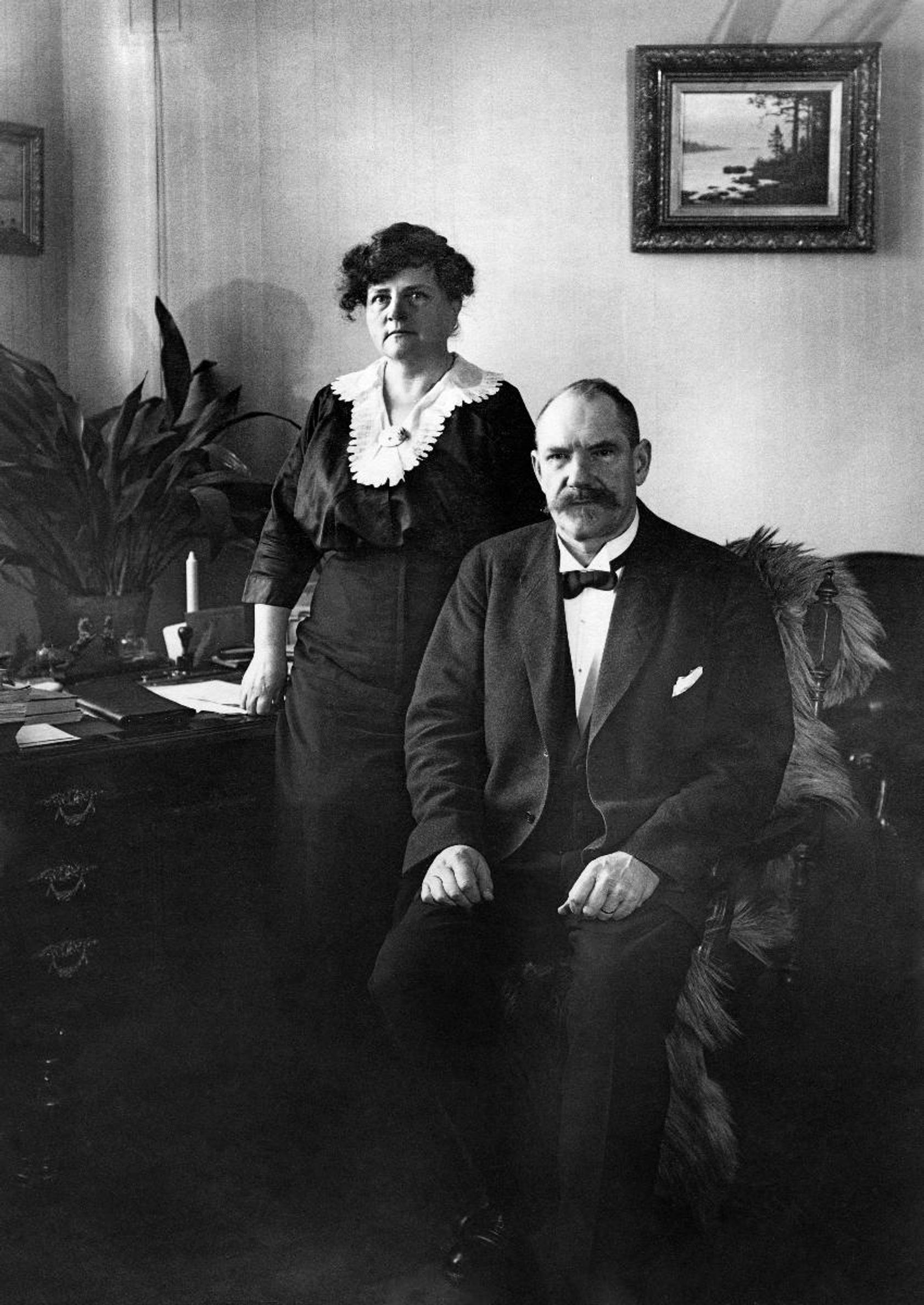 Ellen ja Pehr Evind Svinhufvud kuvattuna noin vuonna 1917