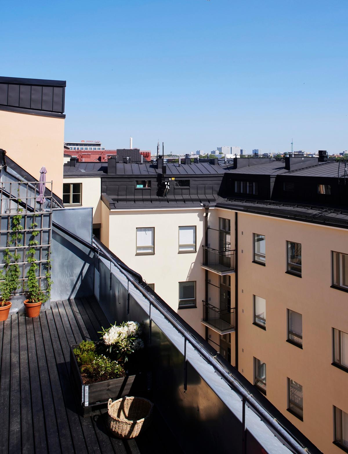 Kattohuoneisto Vanhasta Toimistosta Avotakka