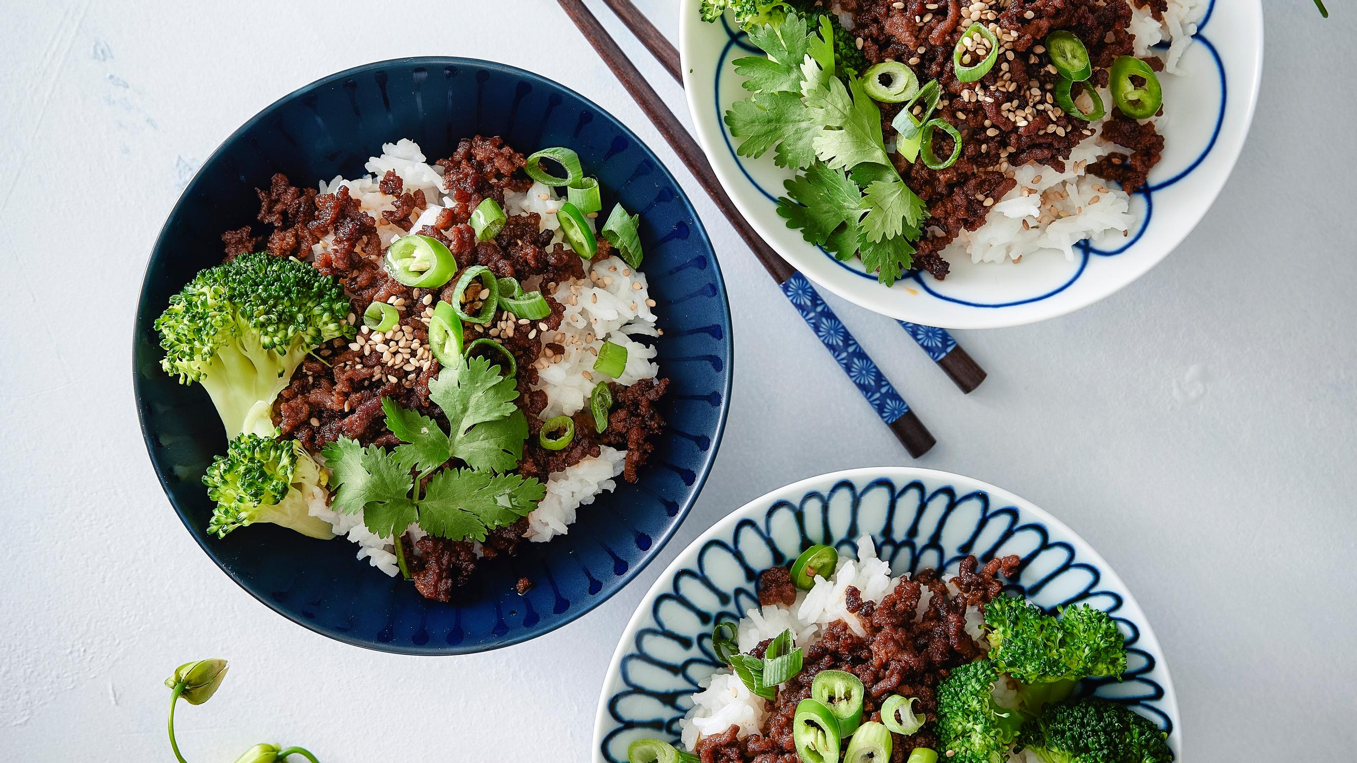 Bulgogikulho tuo Korean maut pikana pöytään! Valmismarinadi maustaa jauhelihan tai vegejauhiksen