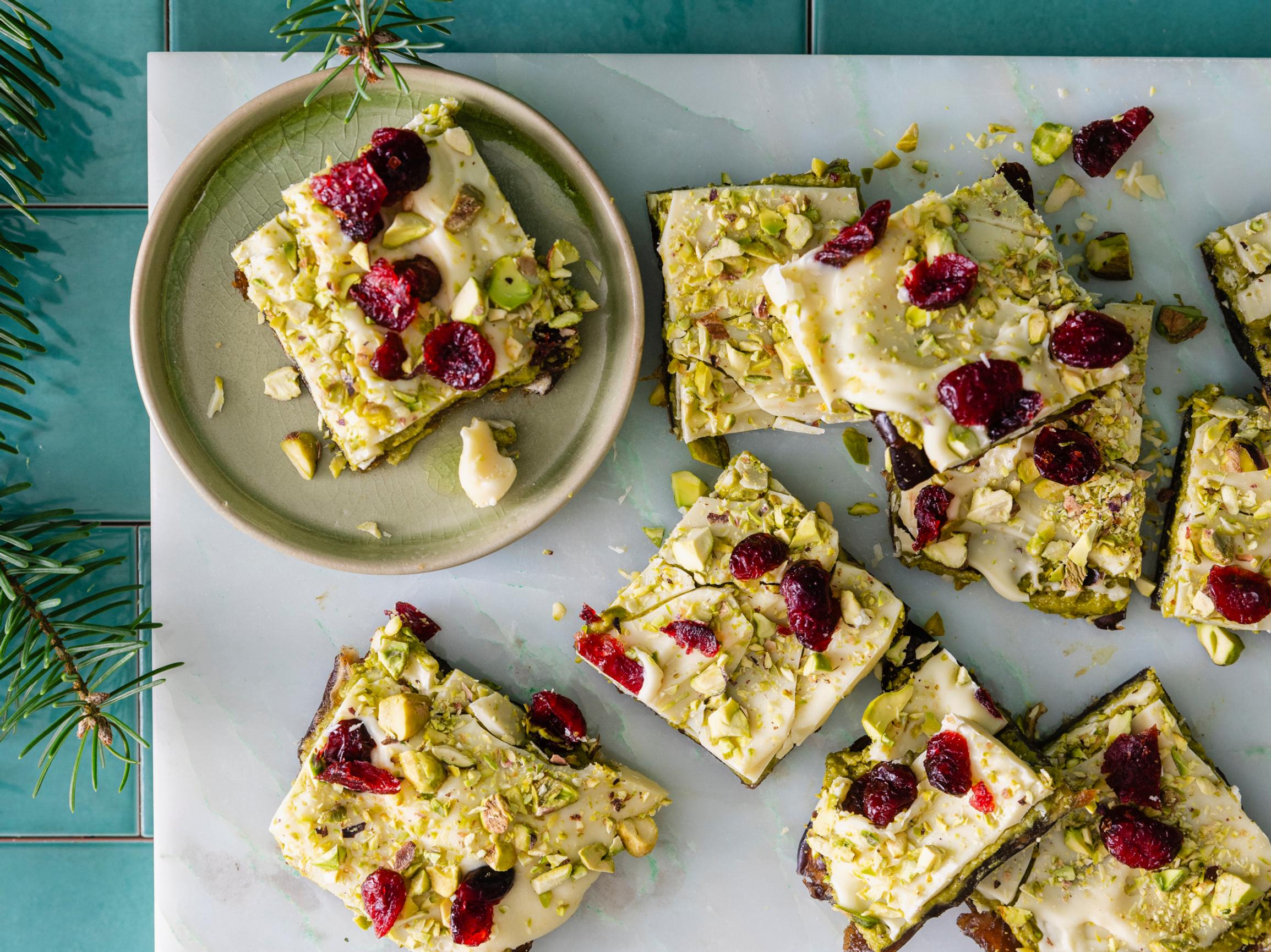 Pistaasi-taatelisuklaa on kauden himotuin herkku, joka katoaa hetkessä parempiin suihin (tai pukinkonttiin)