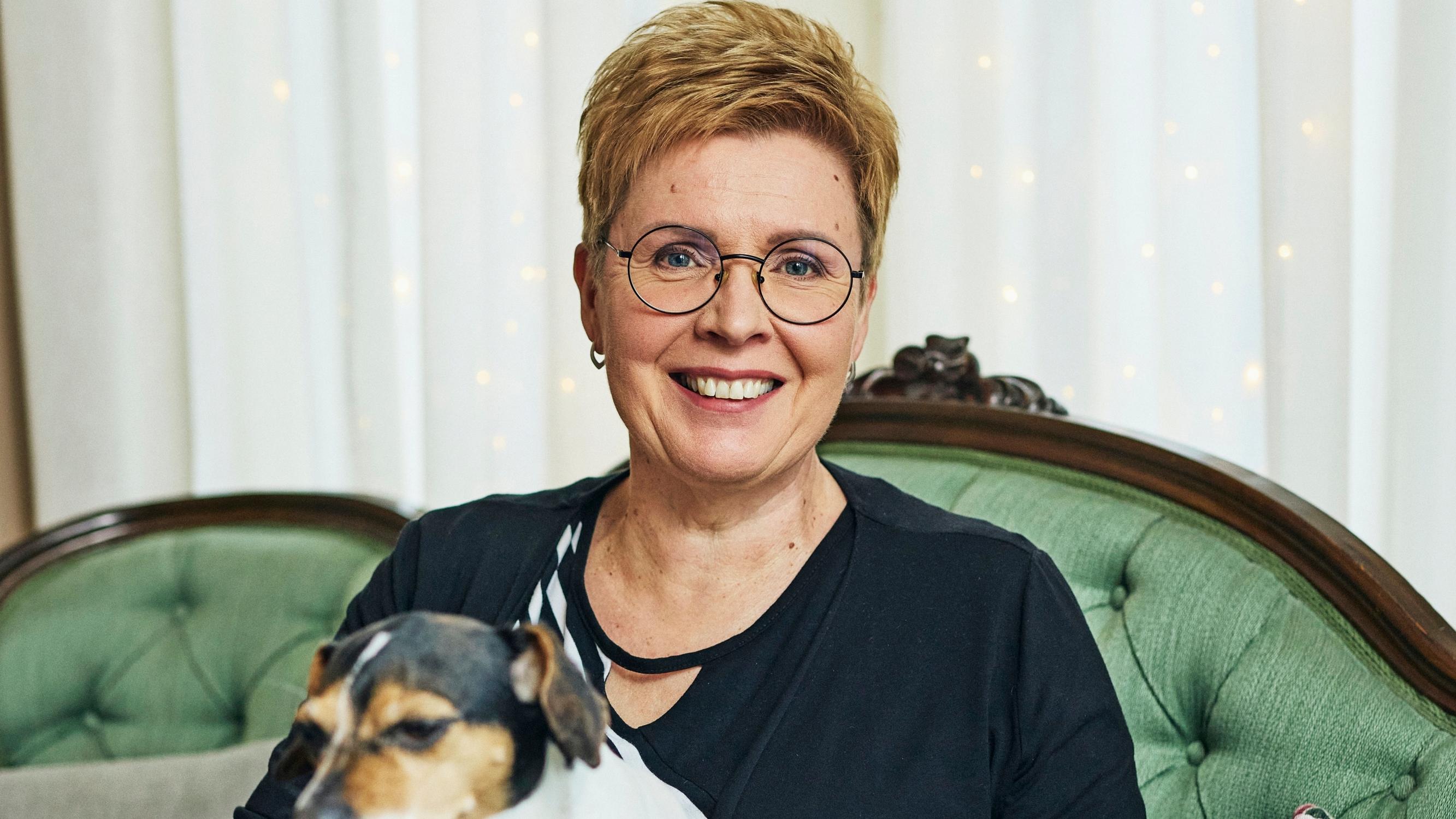 Että tällainenkin työ voi olla! Entinen konttorityöläinen hieroo nyt työkseen koiria