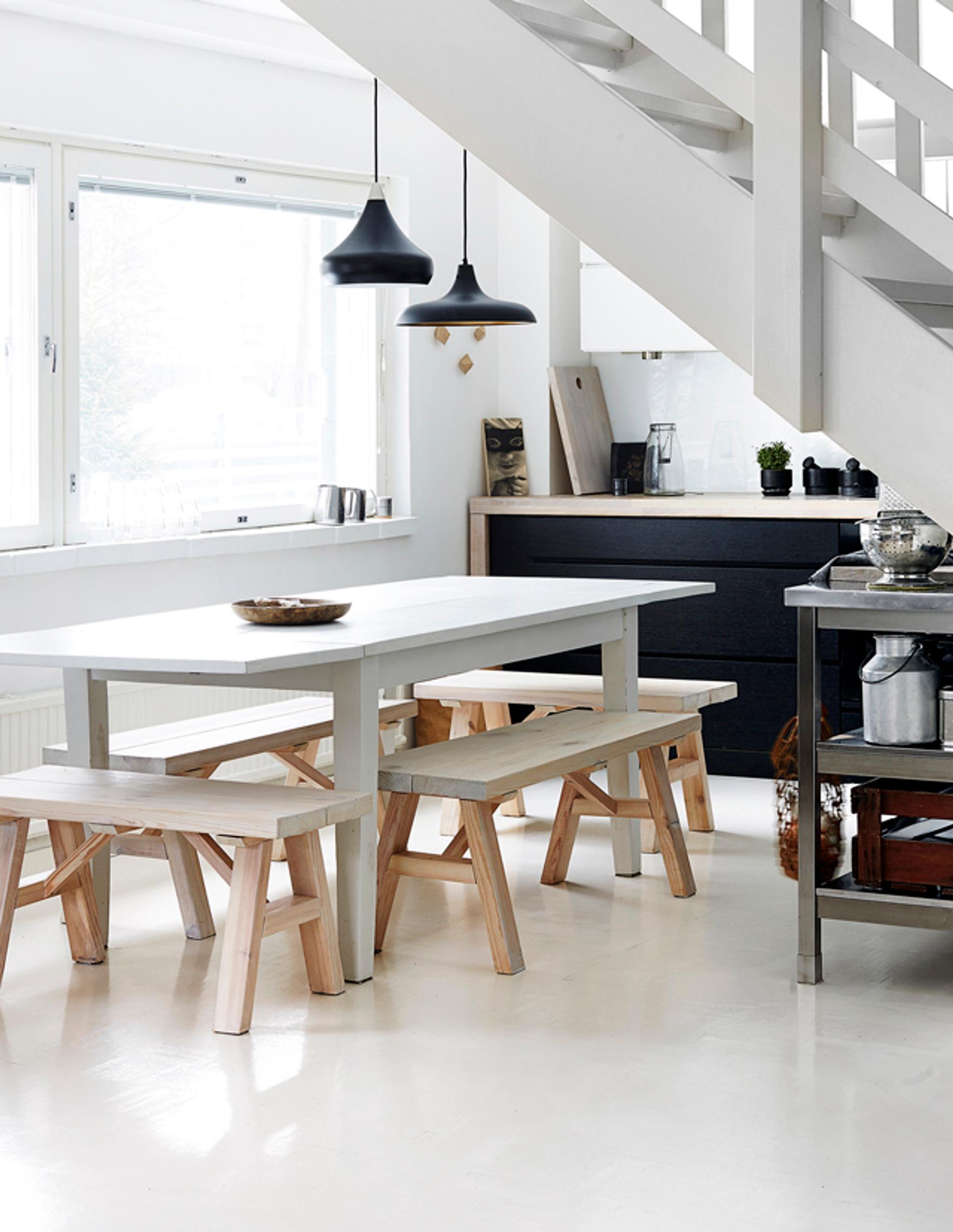 Lapsiperheen vaalea koti