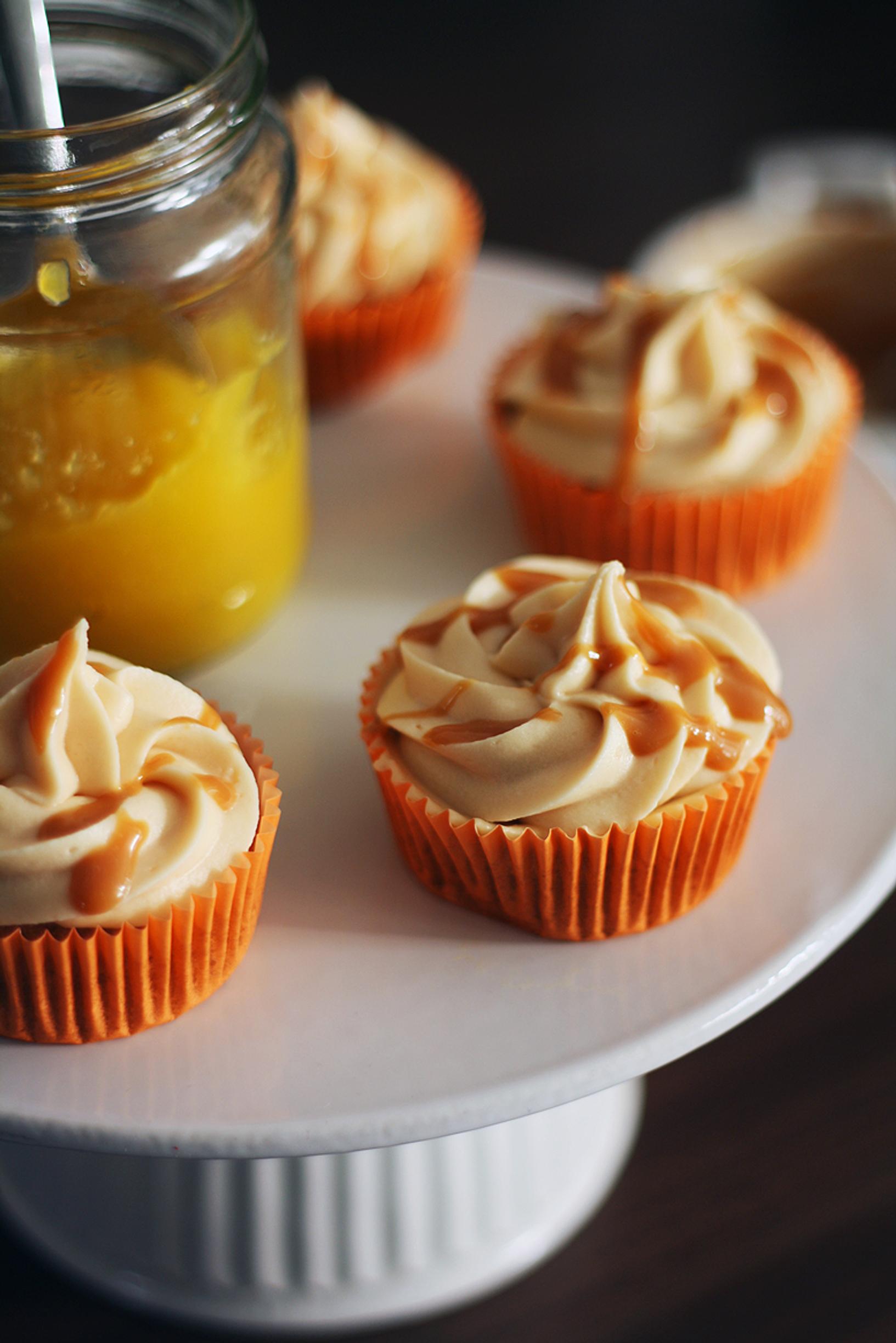 Pumpkin Spice Cupcakes with Caramel Frosting – katso ohje! | Maku