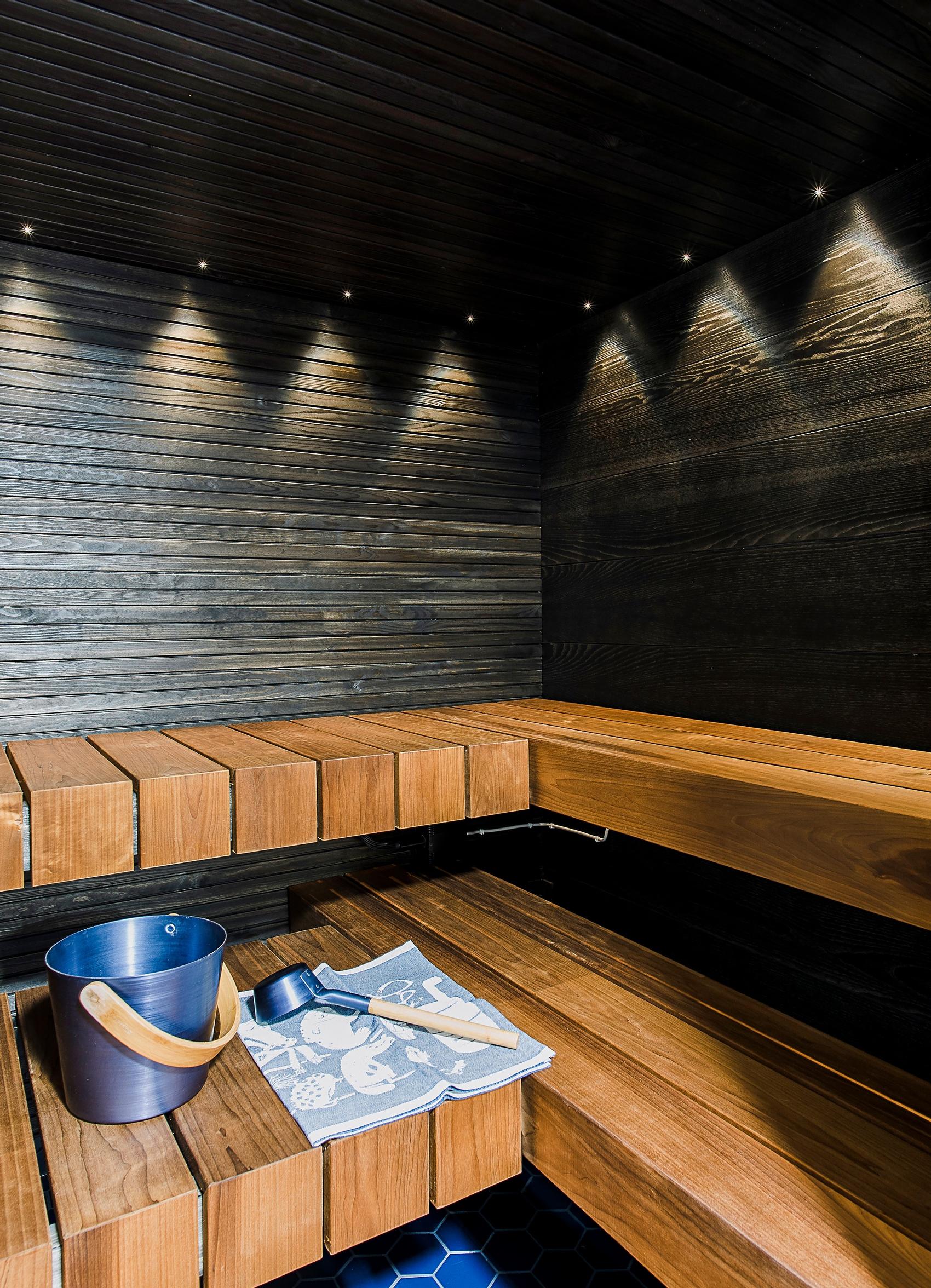 Kylmään varastotilaan rakennettu sauna