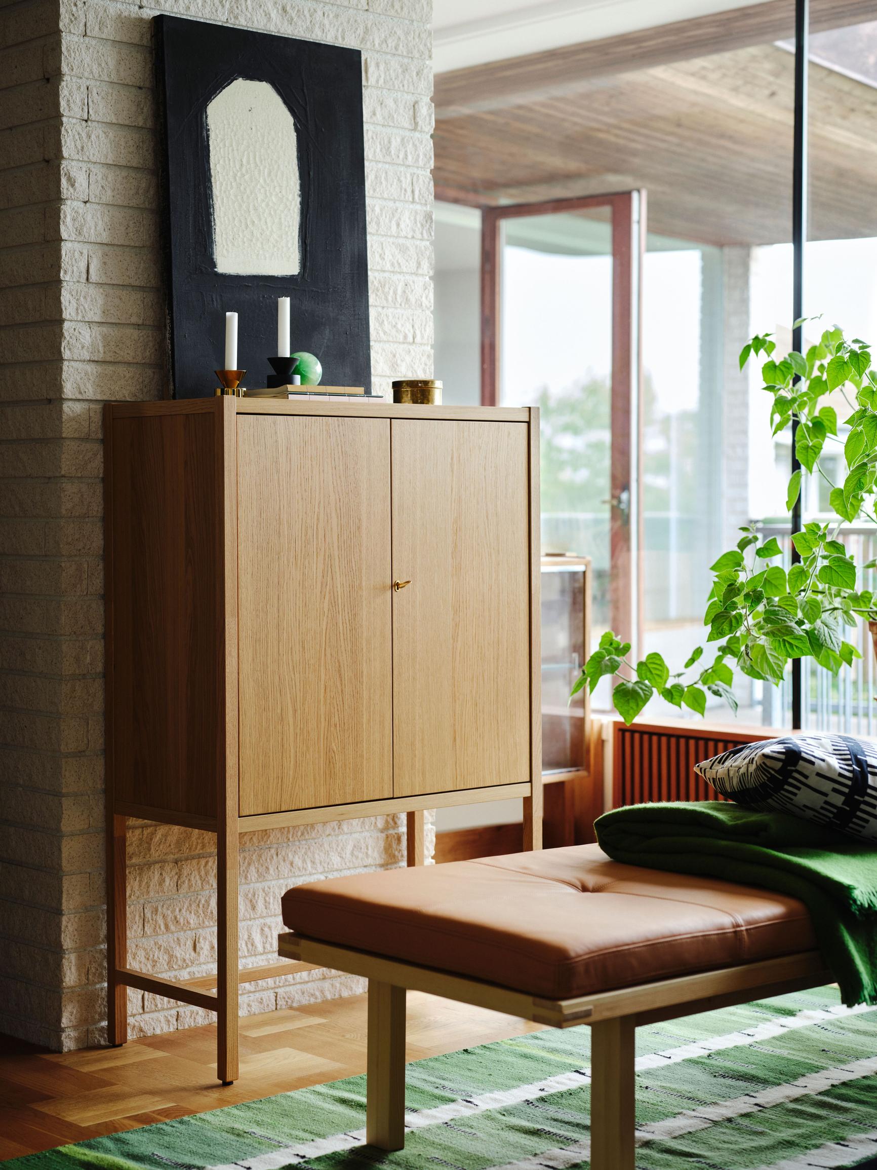 Ikean Stockholm 2025 -malliston korkea kaappi
